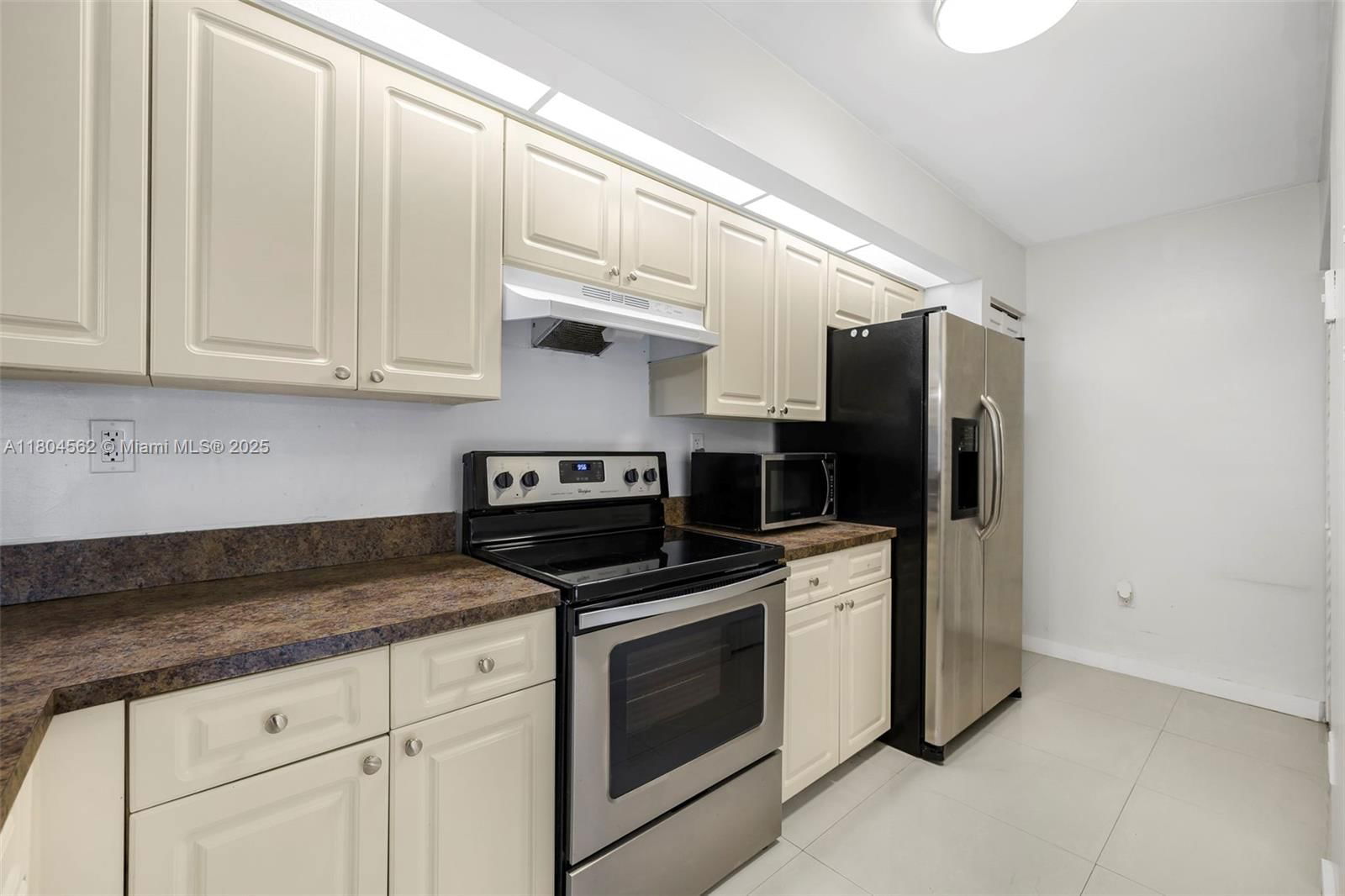 Real estate property located at 8520 212th St #106, Miami-dade, Le Club At Old Cutler Con, Cutler Bay, FL