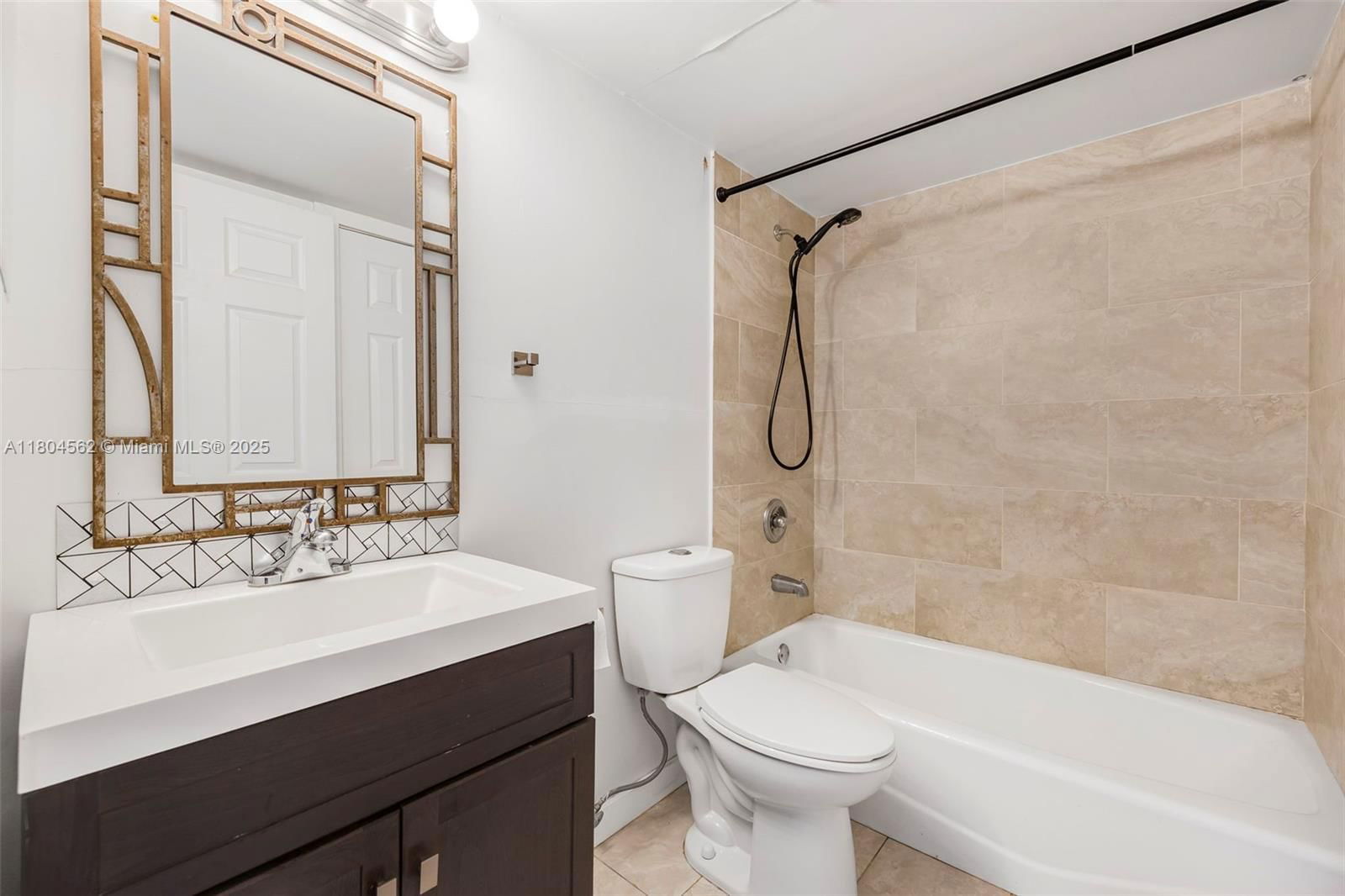 Real estate property located at 8520 212th St #106, Miami-dade, Le Club At Old Cutler Con, Cutler Bay, FL