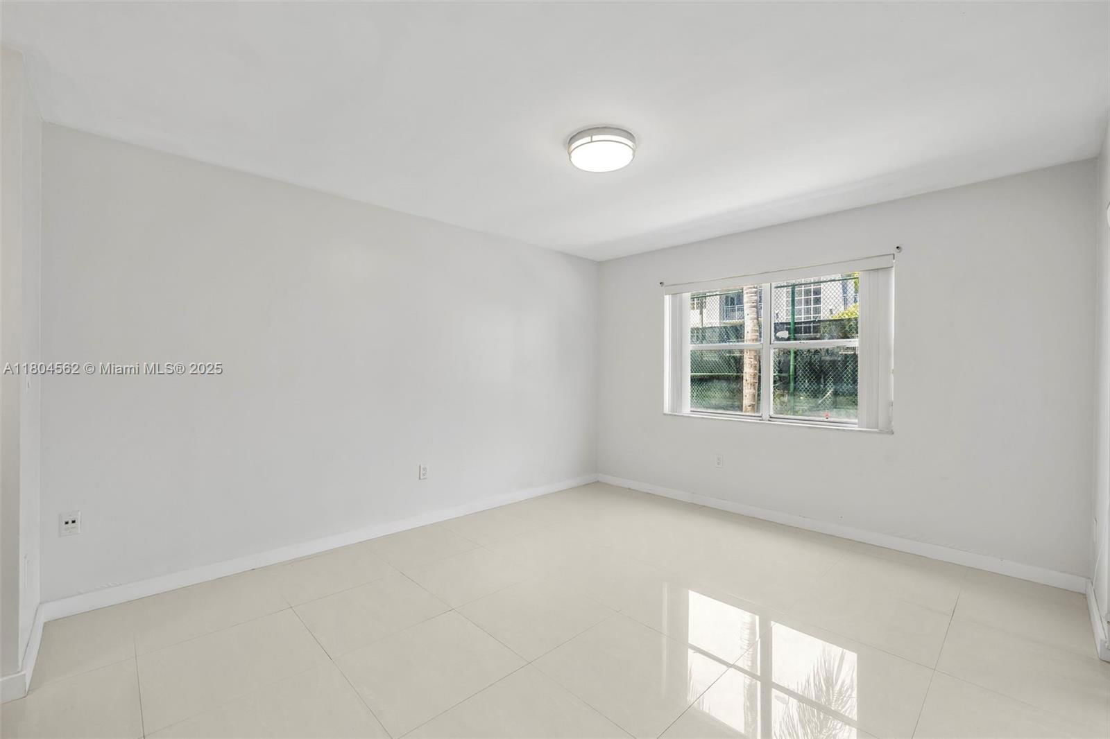 Real estate property located at 8520 212th St #106, Miami-dade, Le Club At Old Cutler Con, Cutler Bay, FL