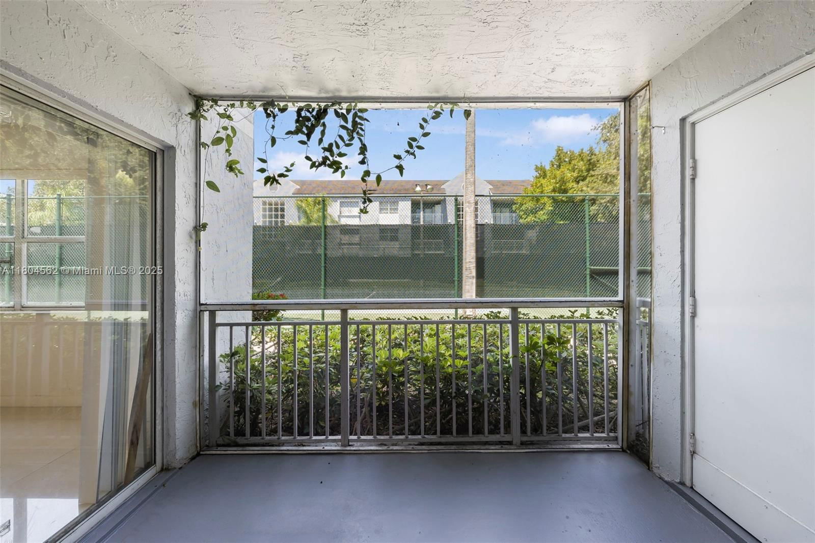 Real estate property located at 8520 212th St #106, Miami-dade, Le Club At Old Cutler Con, Cutler Bay, FL