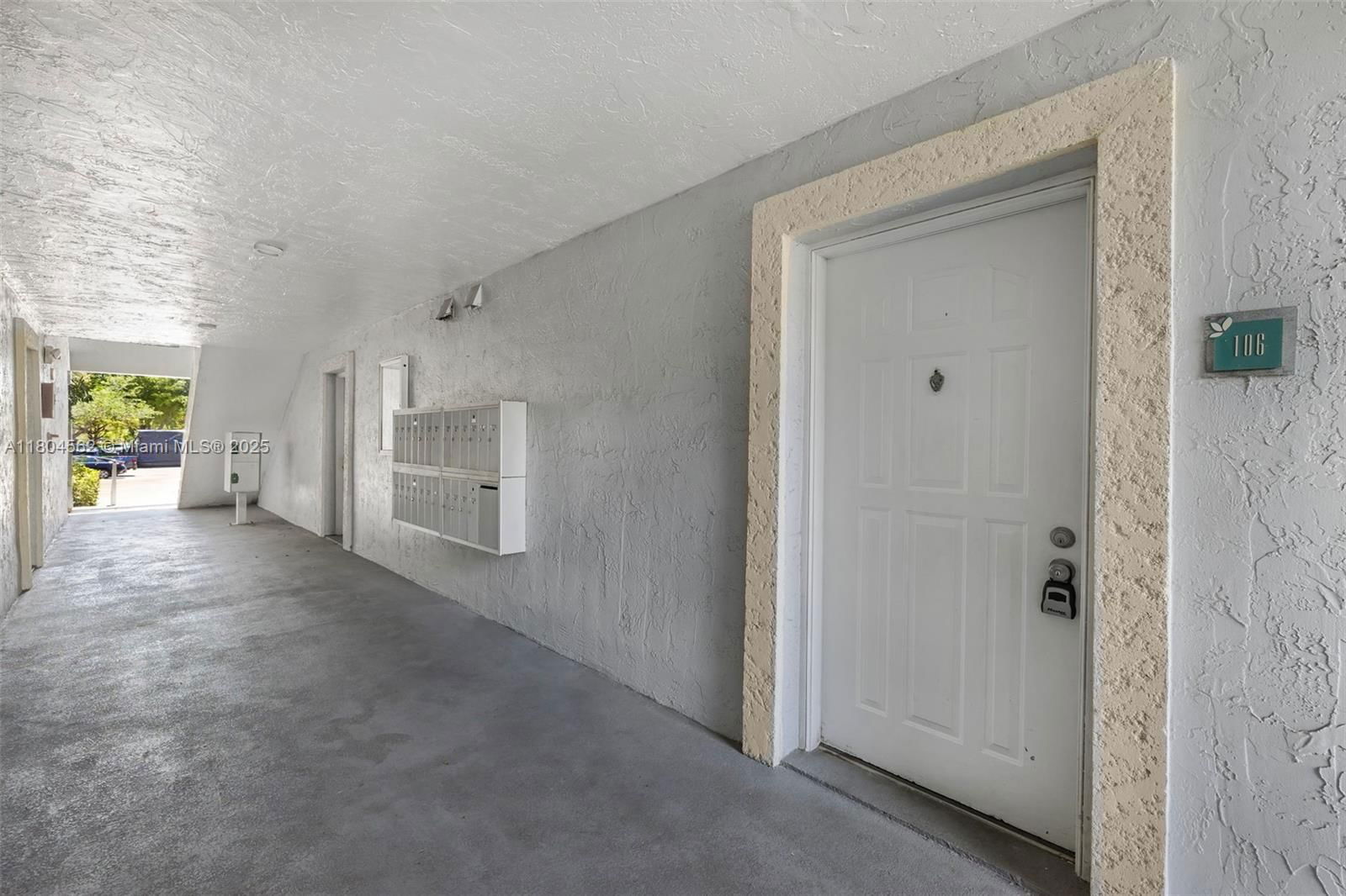 Real estate property located at 8520 212th St #106, Miami-dade, Le Club At Old Cutler Con, Cutler Bay, FL