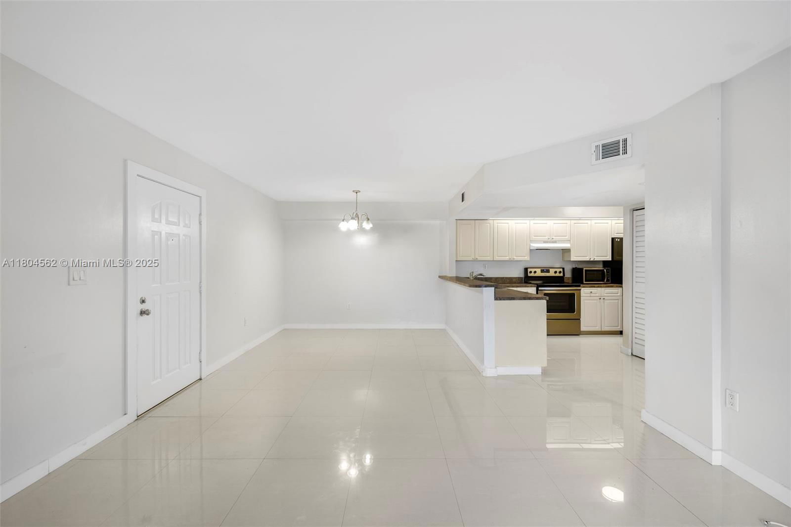 Real estate property located at 8520 212th St #106, Miami-dade, Le Club At Old Cutler Con, Cutler Bay, FL