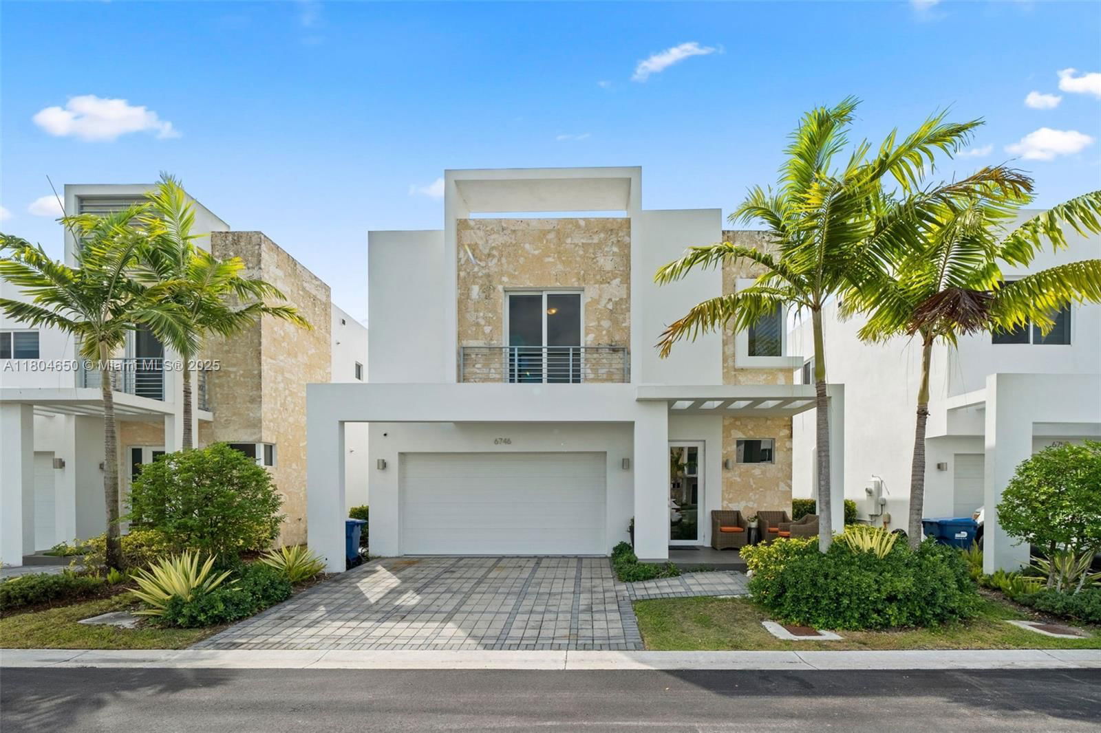 Real estate property located at 6746 103rd Ave, Miami-dade, Doral Palms South, Doral, FL