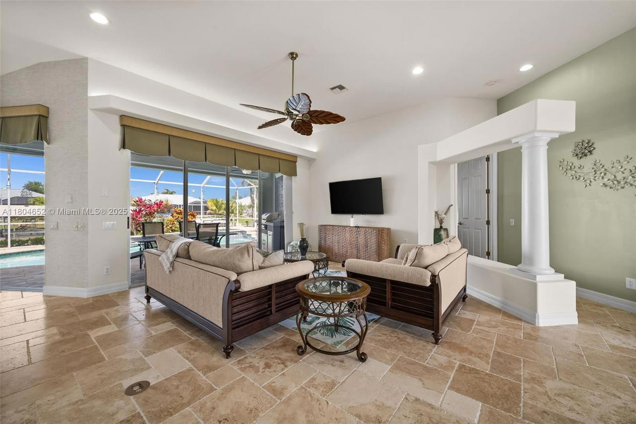 Real estate property located at 249 SW 37th LN, Lee, Cape Coral, Cape Coral, FL