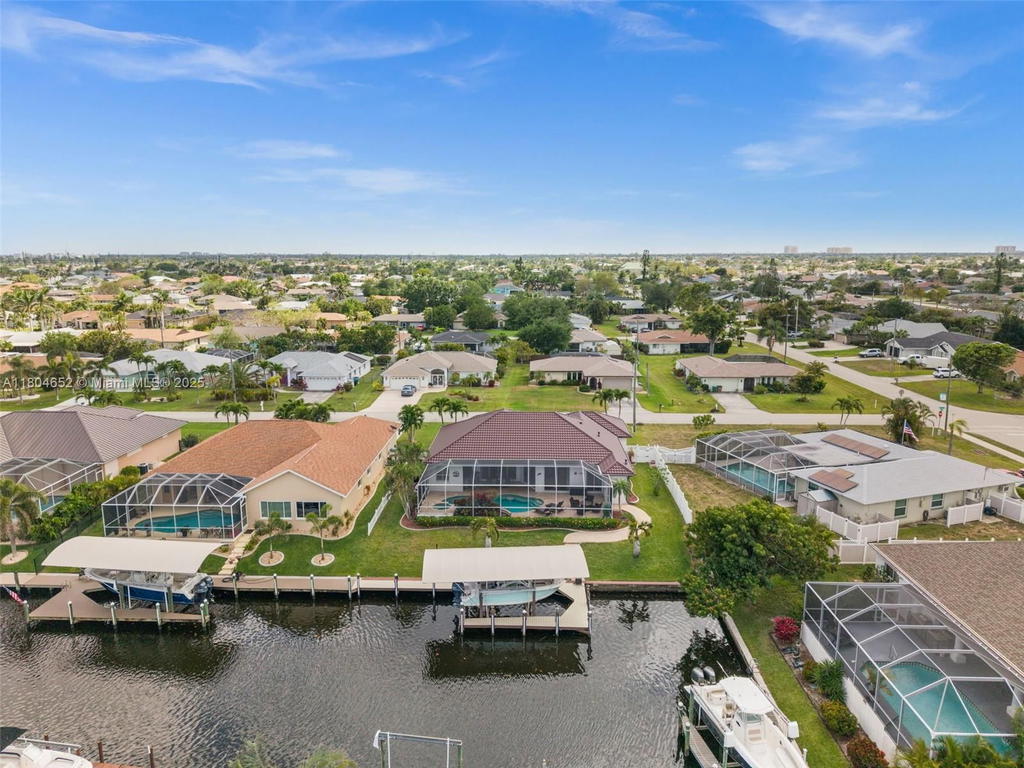 Real estate property located at 249 SW 37th LN, Lee, Cape Coral, Cape Coral, FL