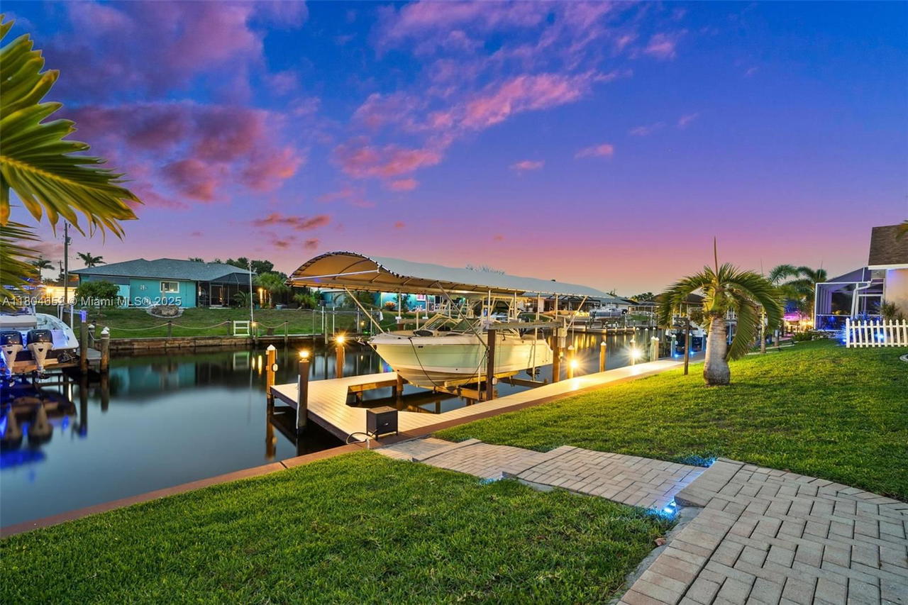 Real estate property located at 249 SW 37th LN, Lee, Cape Coral, Cape Coral, FL