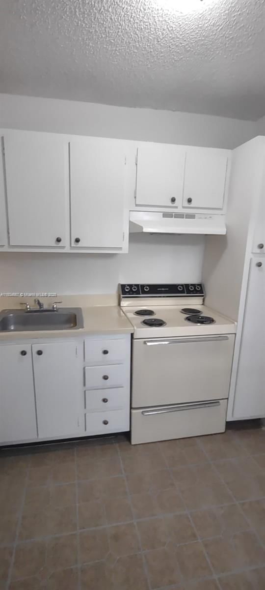Real estate property located at 4001 University Dr #203, Broward, Sunrise On The Green Cond, Sunrise, FL