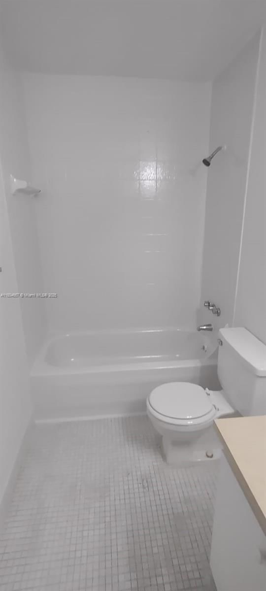 Real estate property located at 4001 University Dr #203, Broward, Sunrise On The Green Cond, Sunrise, FL