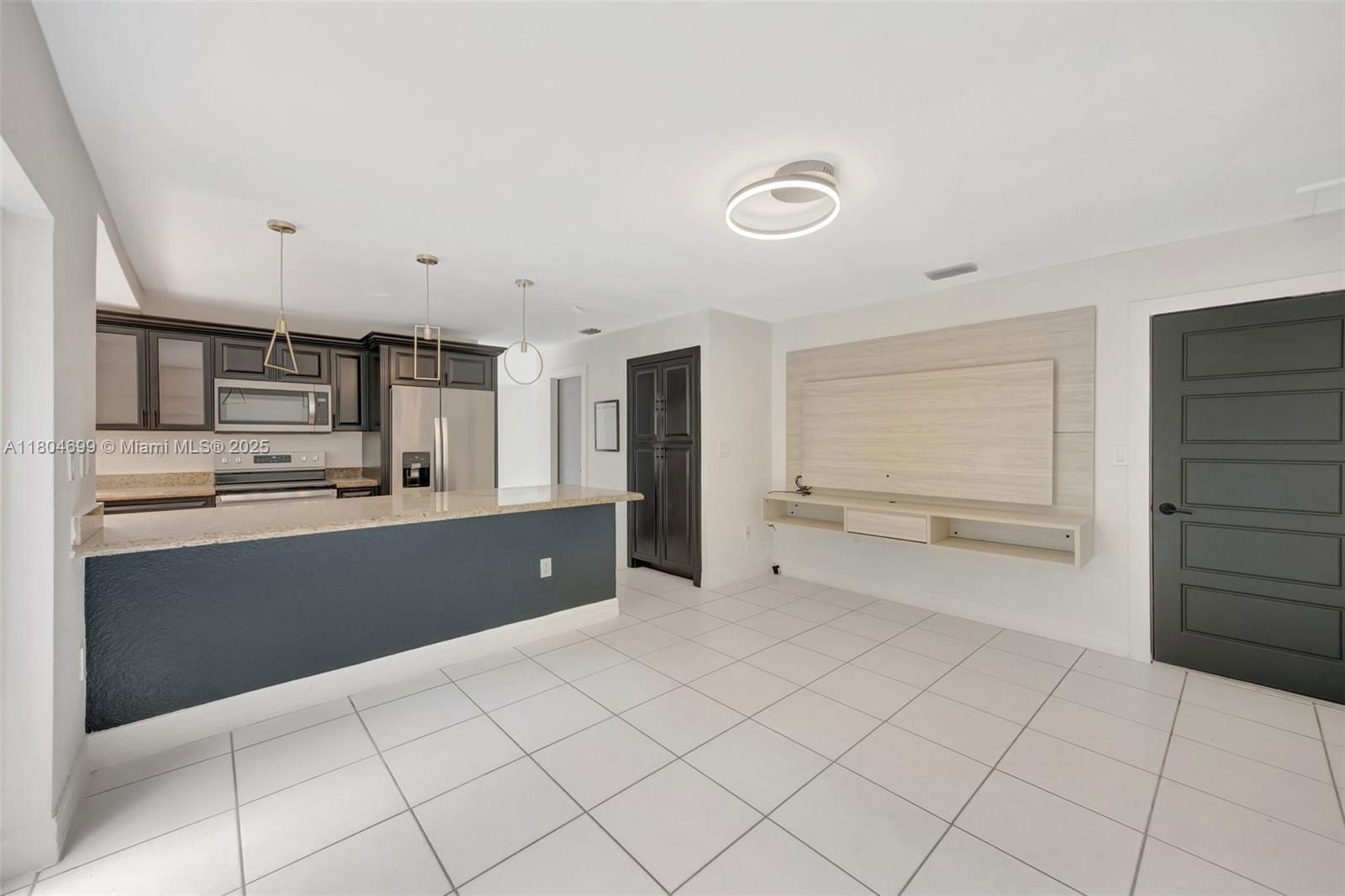 Real estate property located at 21320 97th Ave, Miami-dade, Villas Of Old Cutler, Cutler Bay, FL