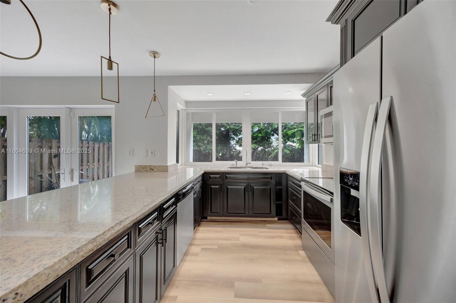 Real estate property located at 21320 97th Ave, Miami-dade, Villas Of Old Cutler, Cutler Bay, FL