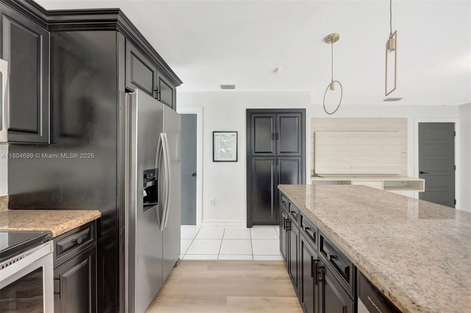 Real estate property located at 21320 97th Ave, Miami-dade, Villas Of Old Cutler, Cutler Bay, FL