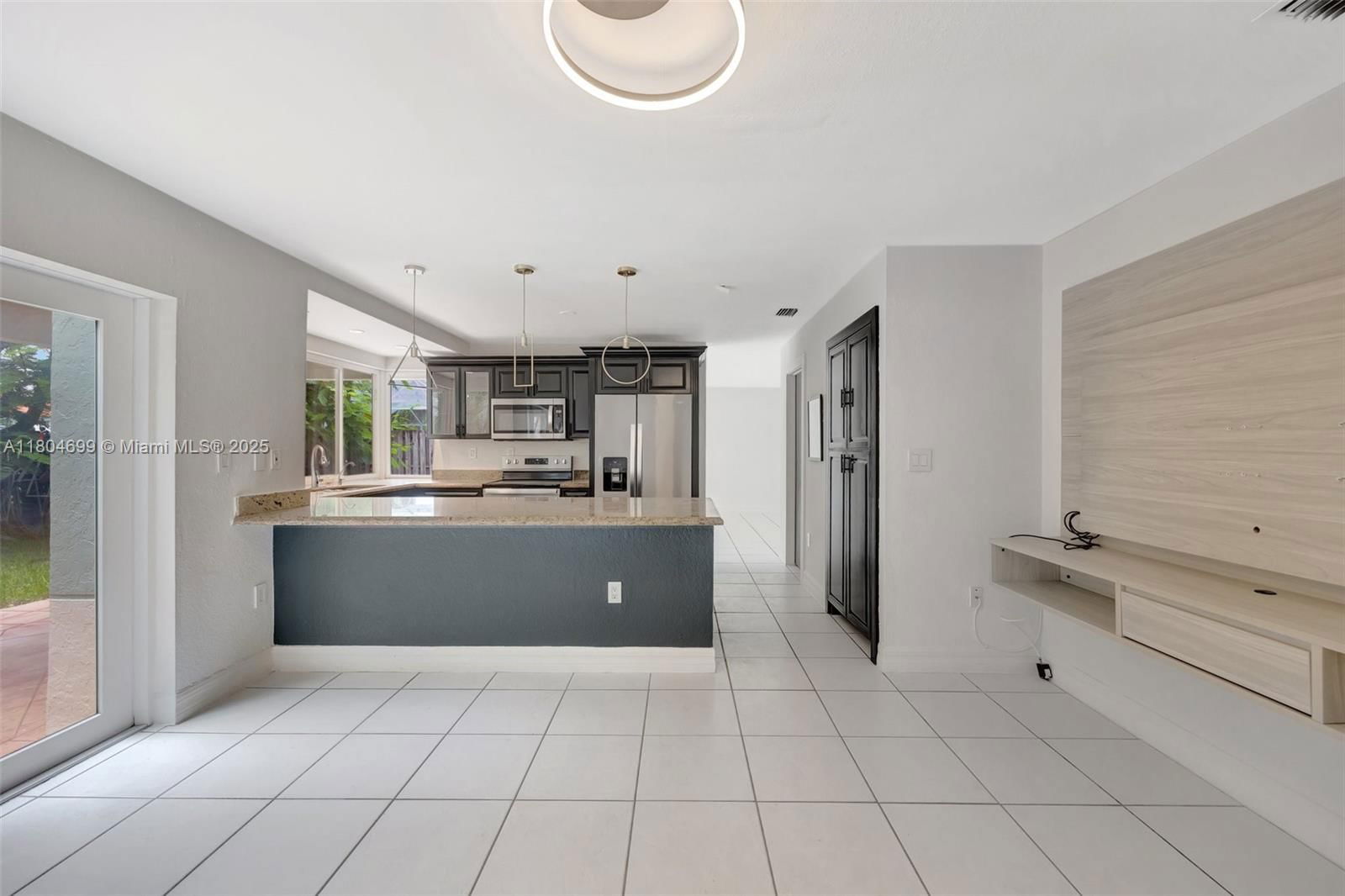 Real estate property located at 21320 97th Ave, Miami-dade, Villas Of Old Cutler, Cutler Bay, FL