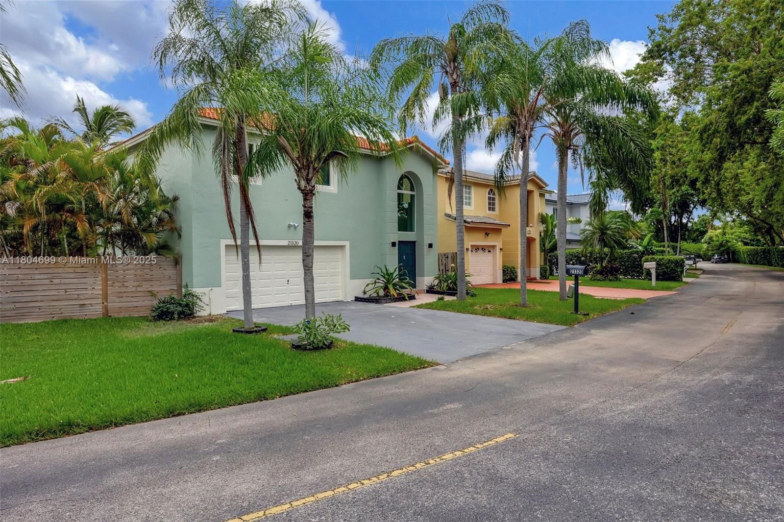 Real estate property located at 21320 97th Ave, Miami-dade, Villas Of Old Cutler, Cutler Bay, FL