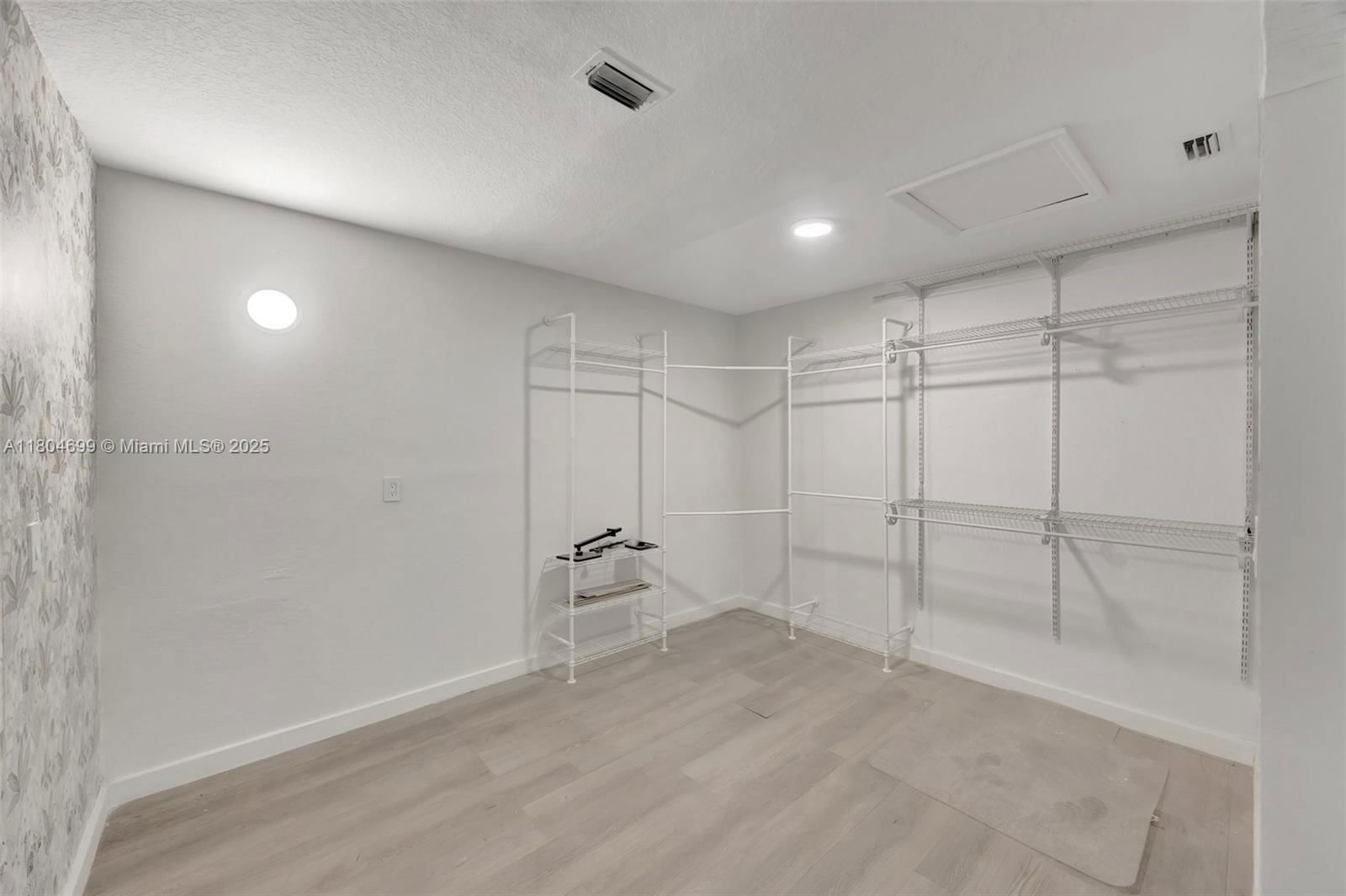 Real estate property located at 21320 97th Ave, Miami-dade, Villas Of Old Cutler, Cutler Bay, FL