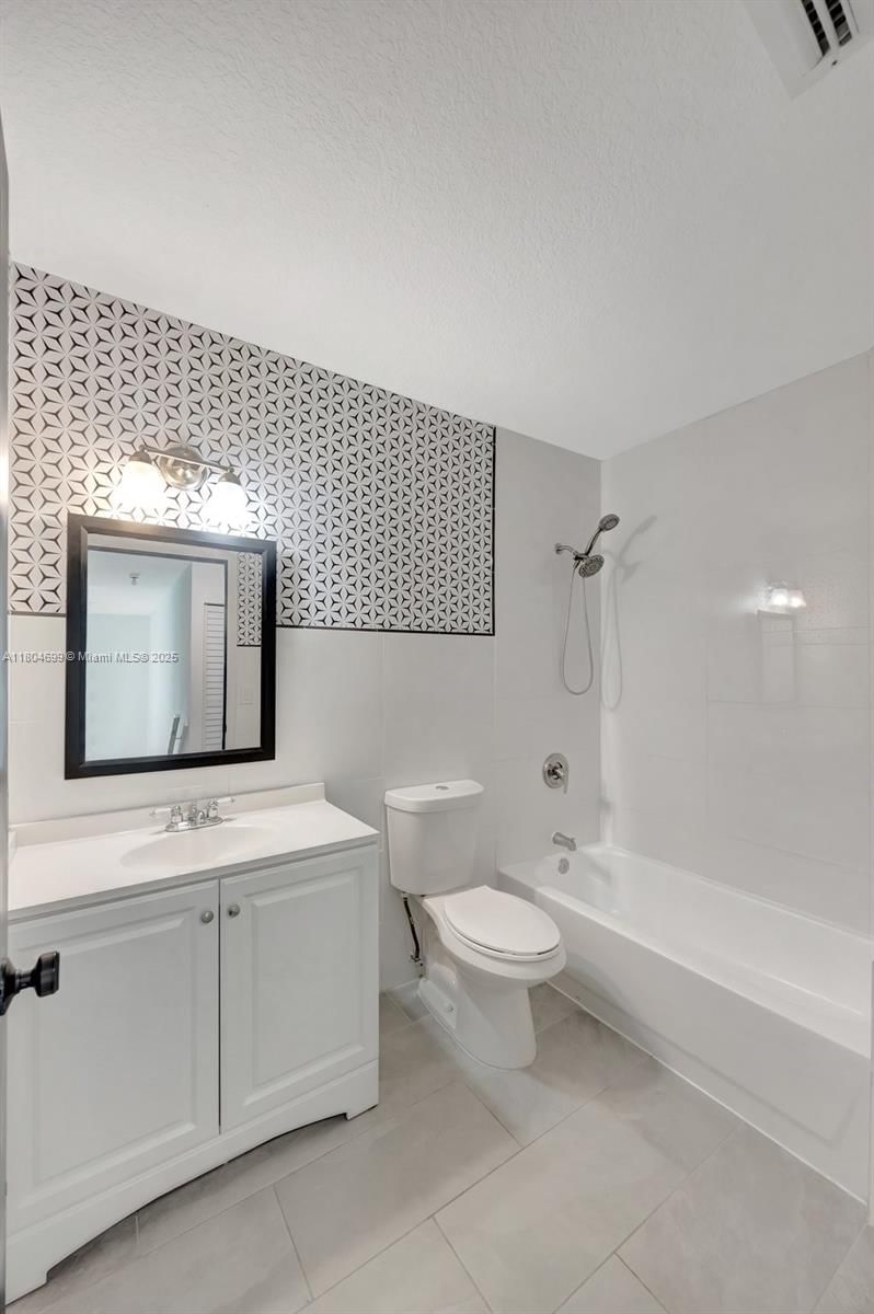 Real estate property located at 21320 97th Ave, Miami-dade, Villas Of Old Cutler, Cutler Bay, FL