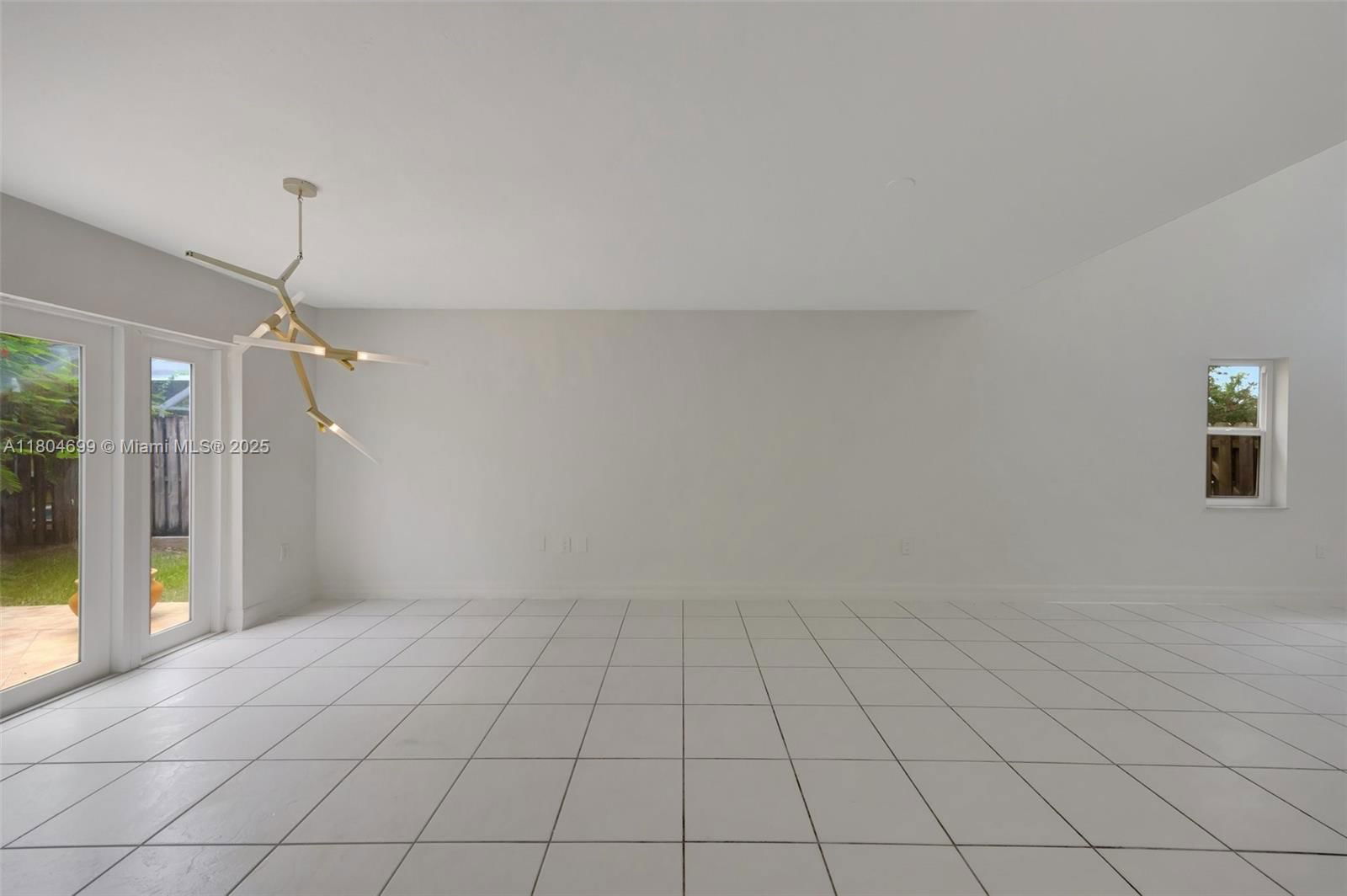 Real estate property located at 21320 97th Ave, Miami-dade, Villas Of Old Cutler, Cutler Bay, FL