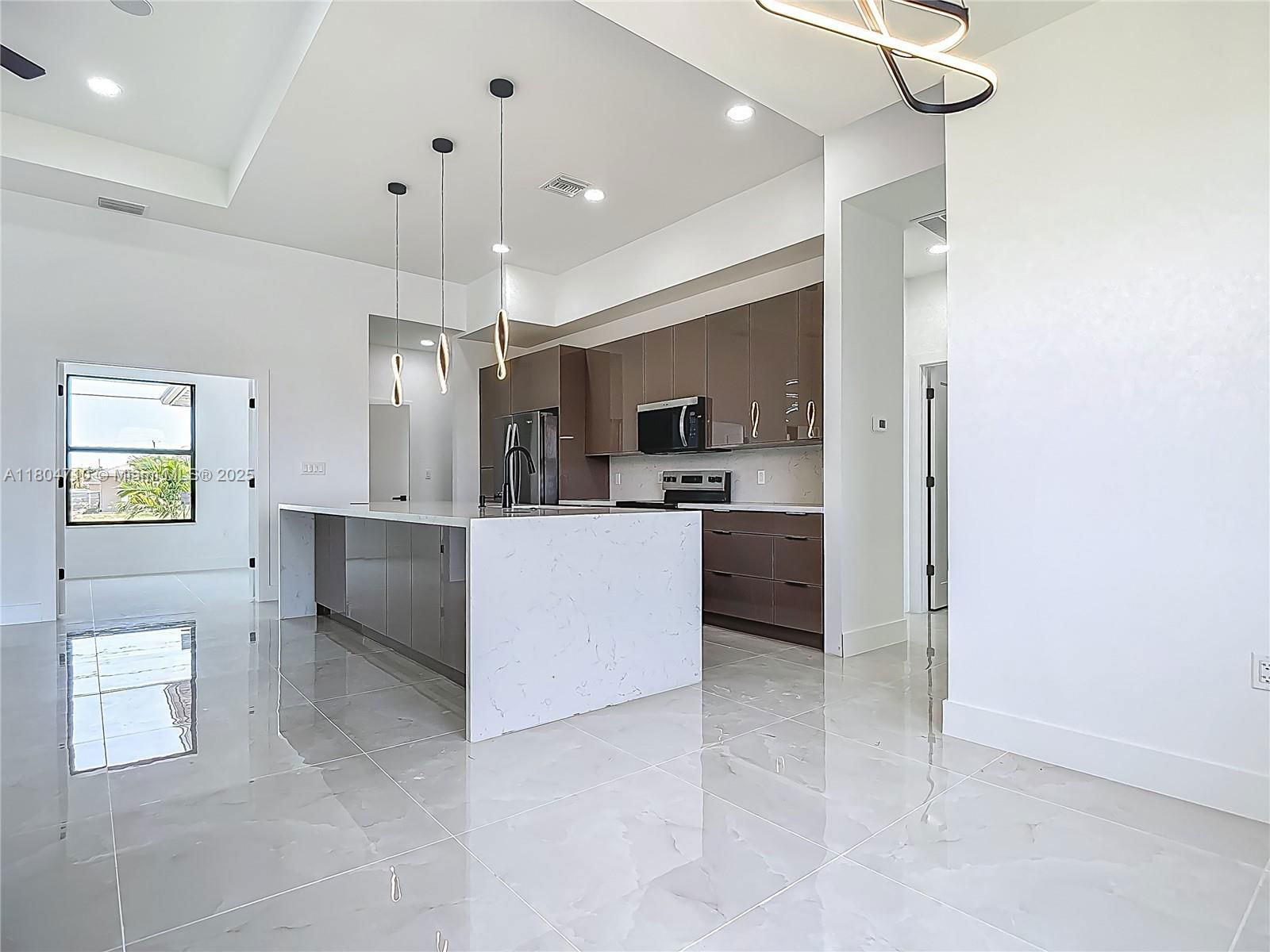 Real estate property located at 323 NE 19th Ter, Lee, Cape Coral, Cape Coral, FL