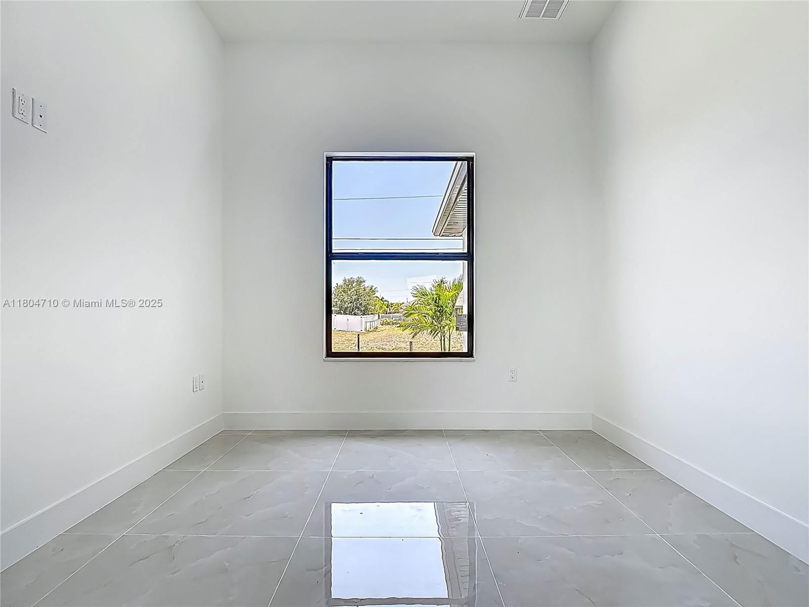 Real estate property located at 323 NE 19th Ter, Lee, Cape Coral, Cape Coral, FL