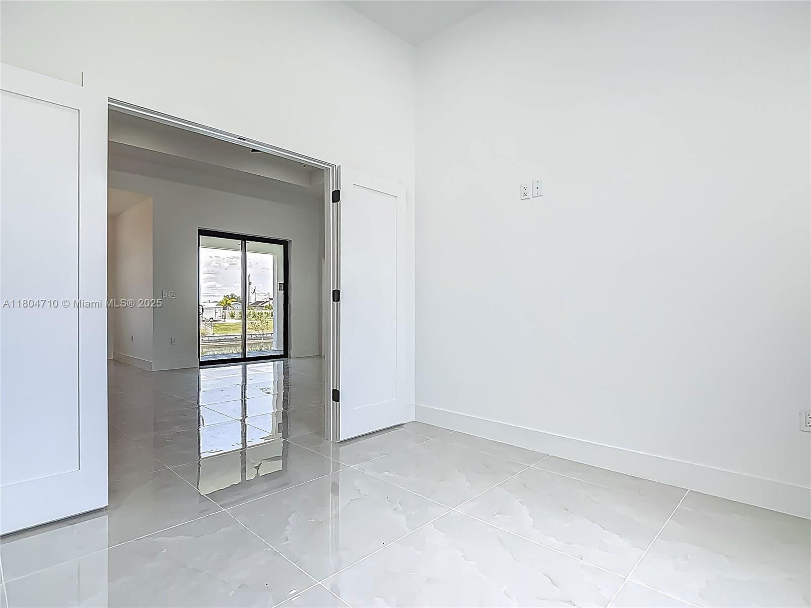 Real estate property located at 323 NE 19th Ter, Lee, Cape Coral, Cape Coral, FL