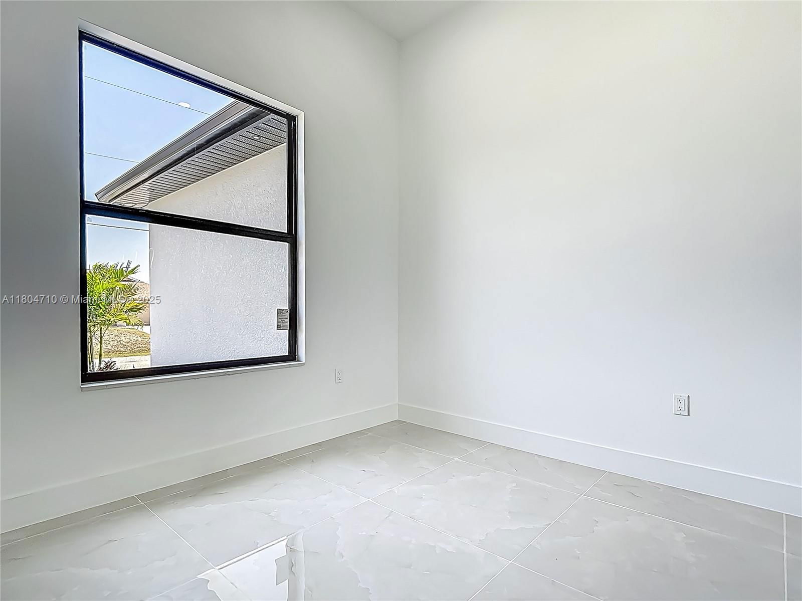 Real estate property located at 323 NE 19th Ter, Lee, Cape Coral, Cape Coral, FL