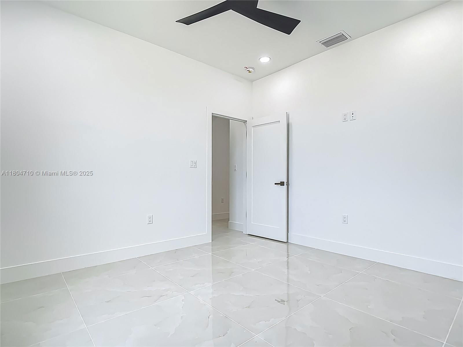 Real estate property located at 323 NE 19th Ter, Lee, Cape Coral, Cape Coral, FL