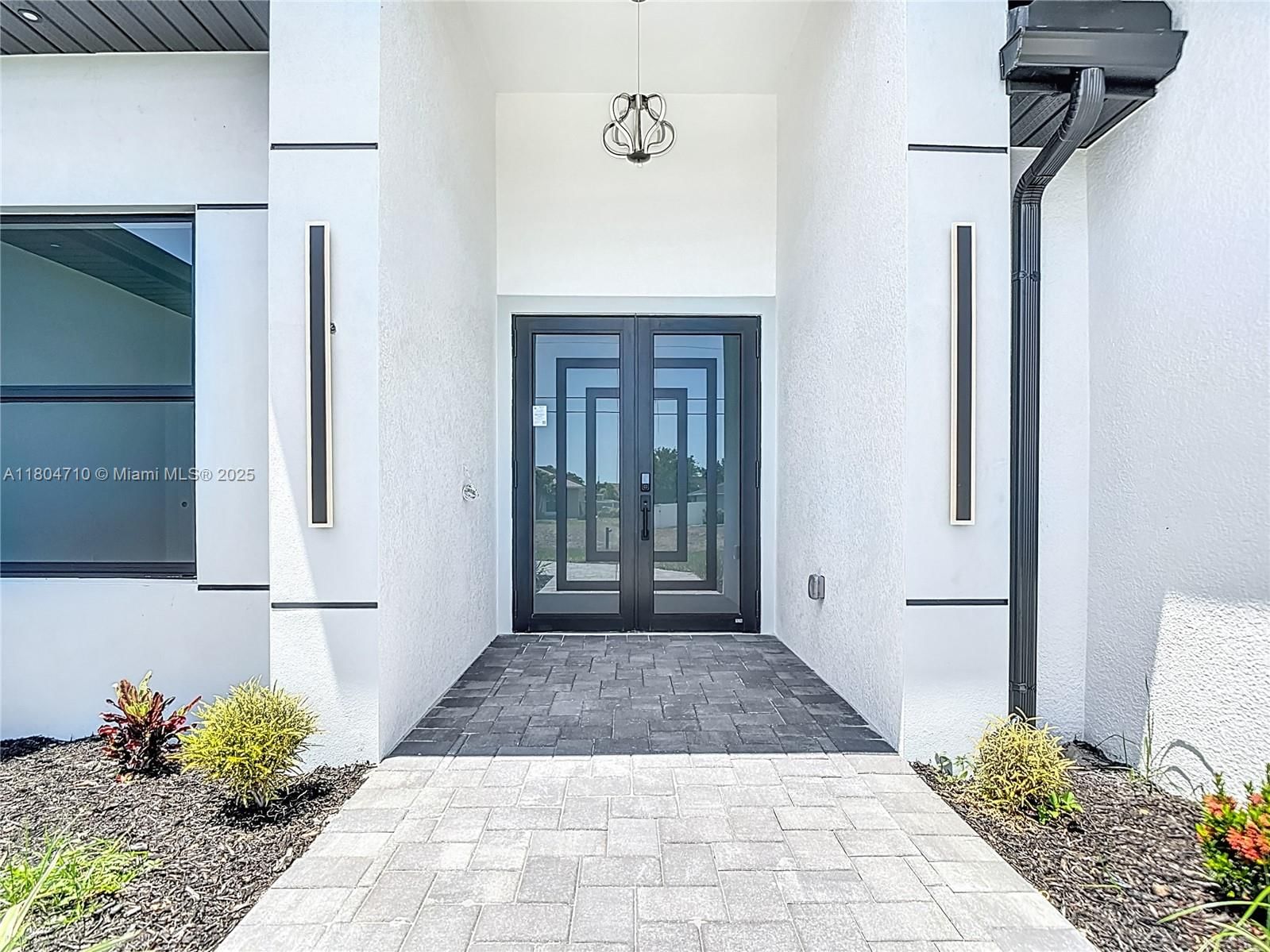 Real estate property located at 323 NE 19th Ter, Lee, Cape Coral, Cape Coral, FL