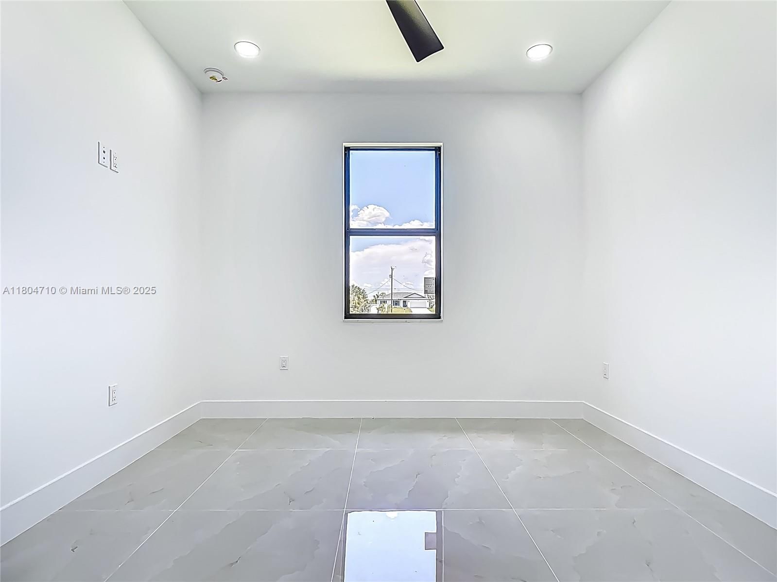Real estate property located at 323 NE 19th Ter, Lee, Cape Coral, Cape Coral, FL