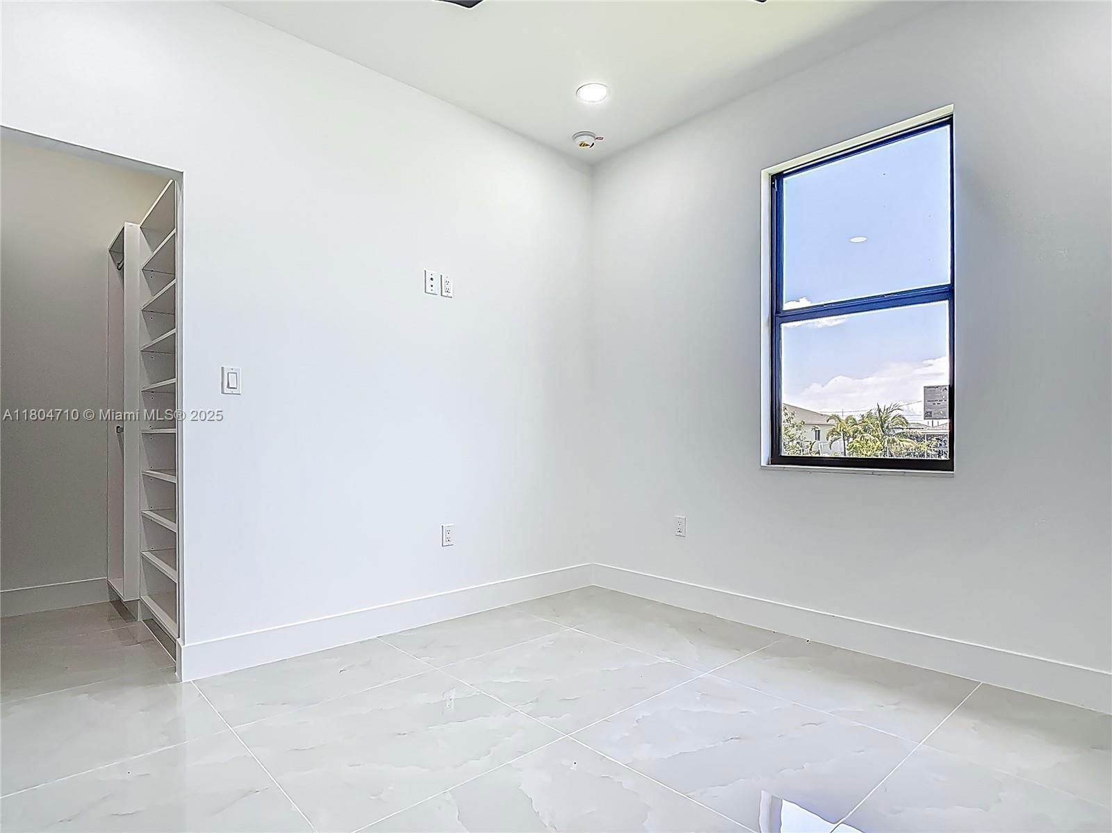 Real estate property located at 323 NE 19th Ter, Lee, Cape Coral, Cape Coral, FL