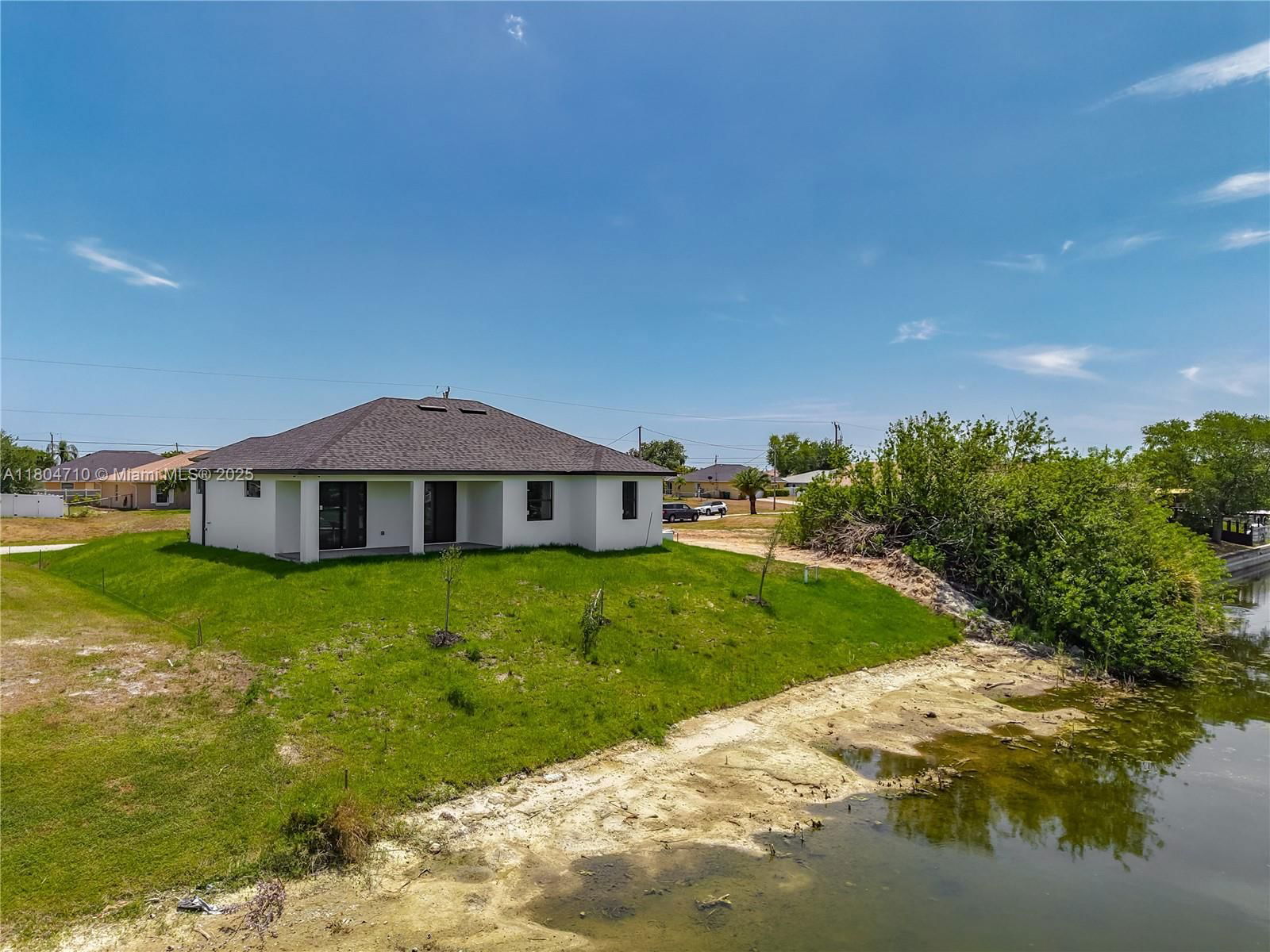 Real estate property located at 323 NE 19th Ter, Lee, Cape Coral, Cape Coral, FL