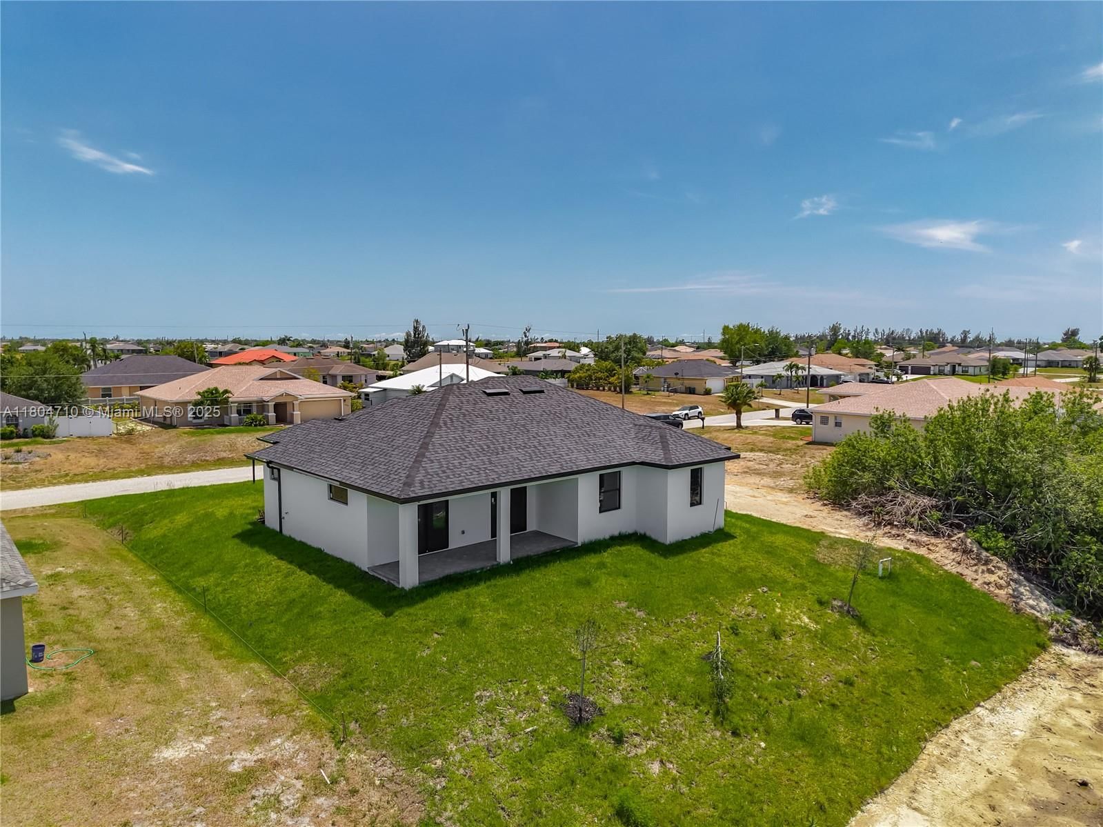 Real estate property located at 323 NE 19th Ter, Lee, Cape Coral, Cape Coral, FL