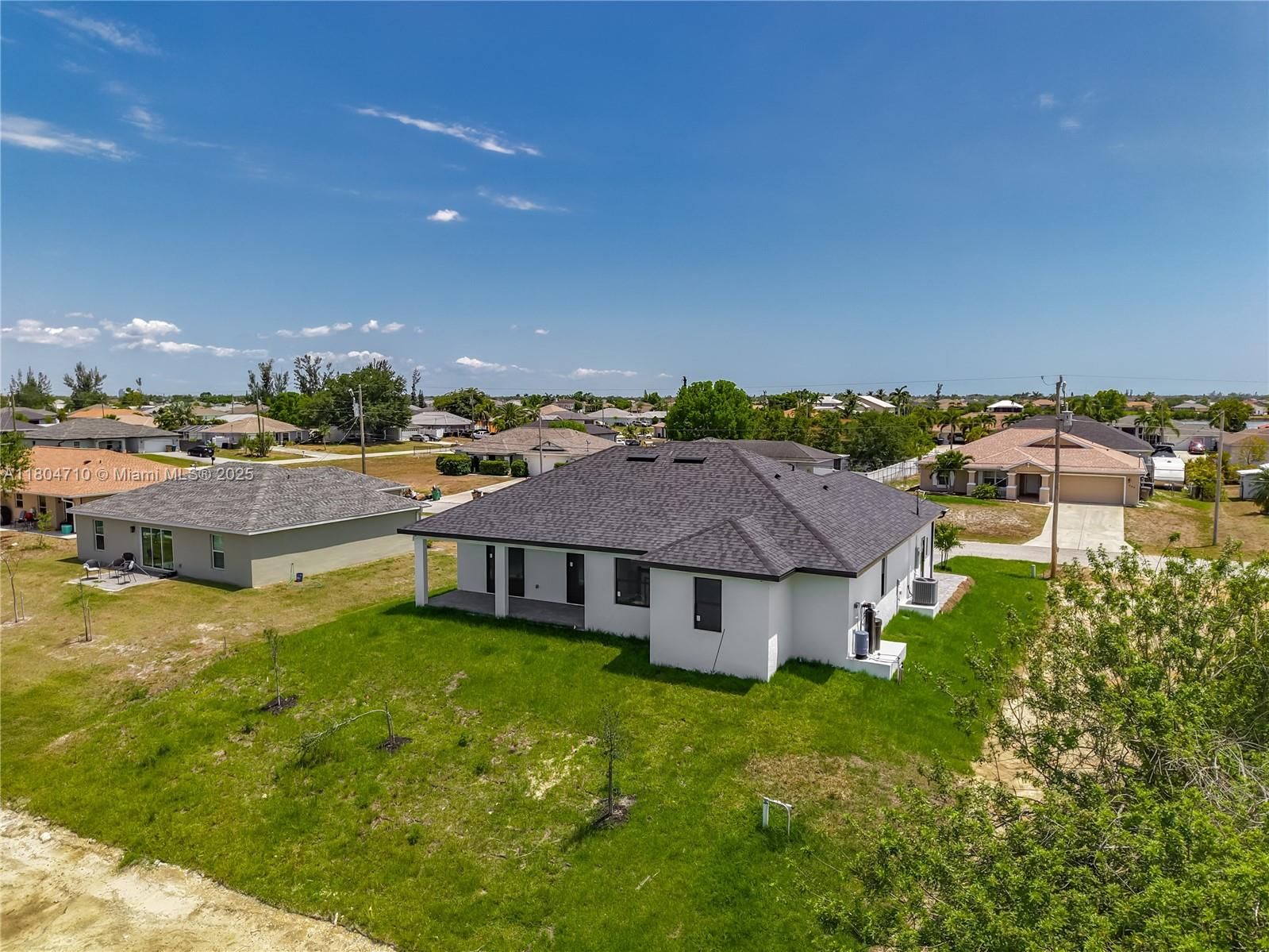 Real estate property located at 323 NE 19th Ter, Lee, Cape Coral, Cape Coral, FL