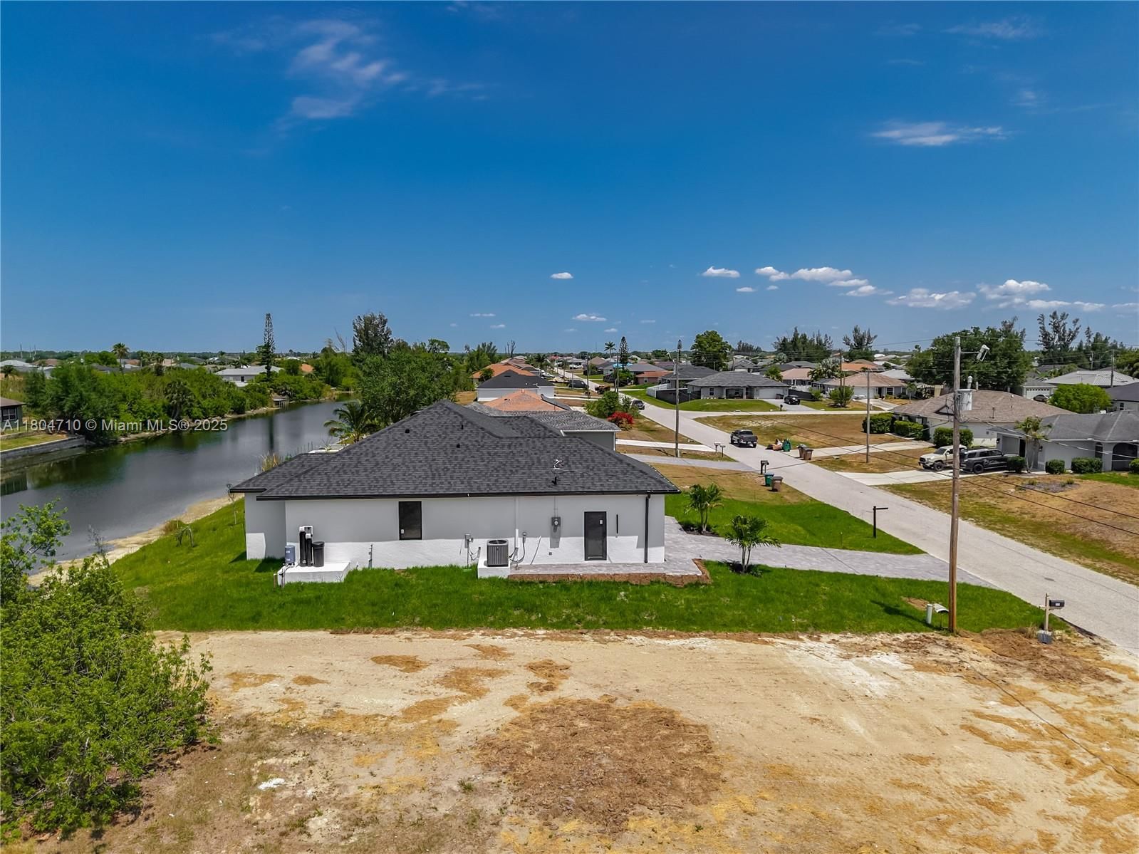 Real estate property located at 323 NE 19th Ter, Lee, Cape Coral, Cape Coral, FL