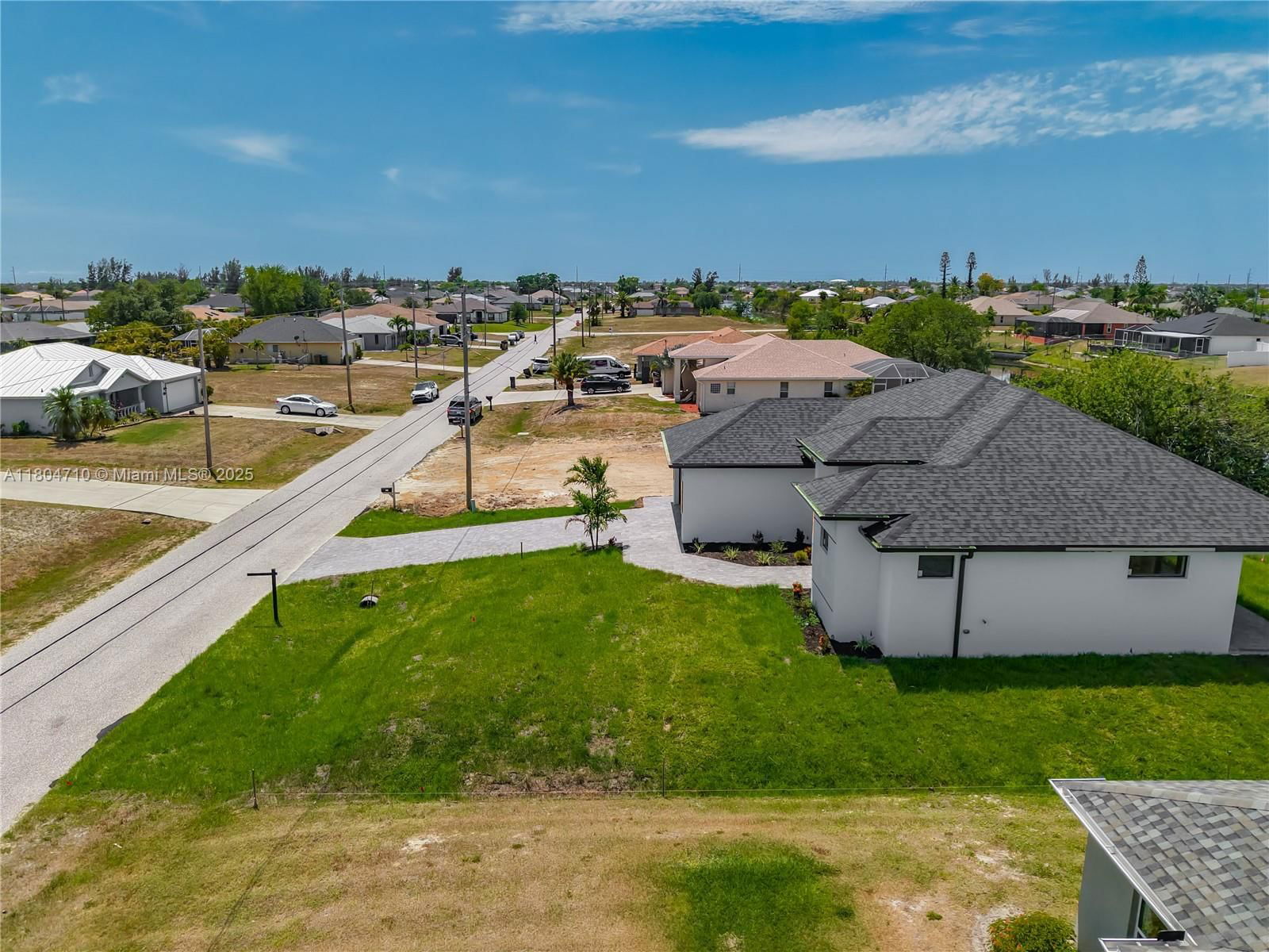 Real estate property located at 323 NE 19th Ter, Lee, Cape Coral, Cape Coral, FL