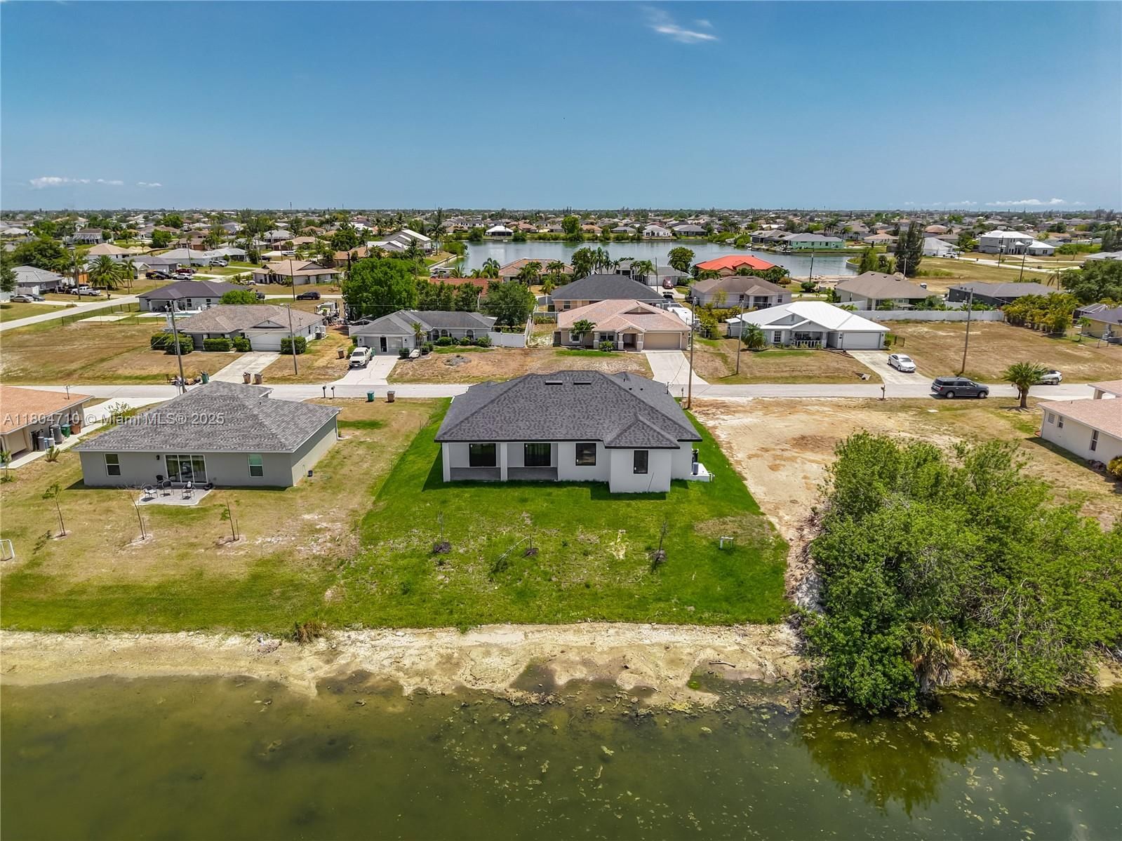 Real estate property located at 323 NE 19th Ter, Lee, Cape Coral, Cape Coral, FL