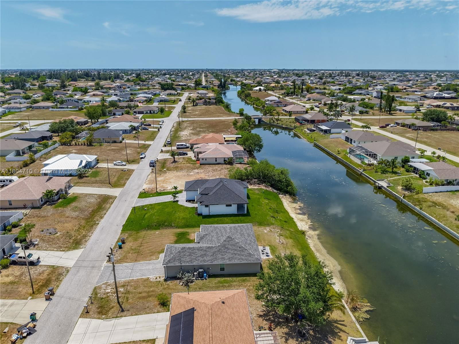 Real estate property located at 323 NE 19th Ter, Lee, Cape Coral, Cape Coral, FL