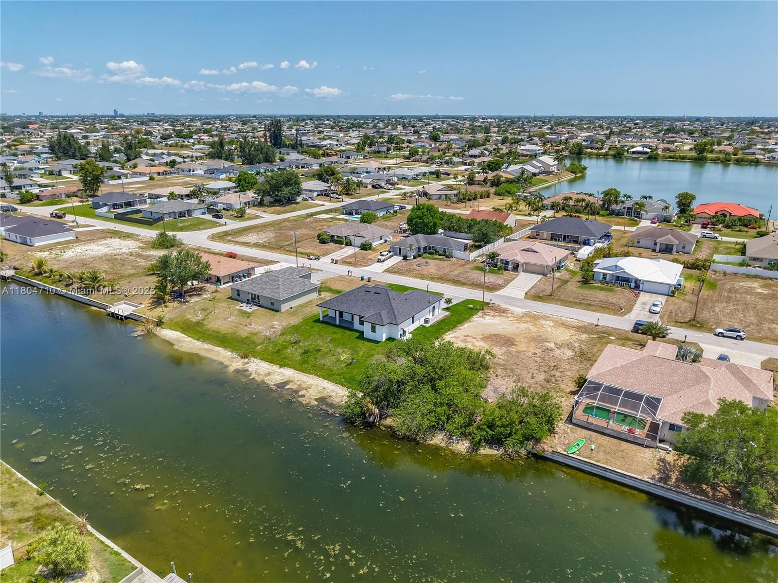 Real estate property located at 323 NE 19th Ter, Lee, Cape Coral, Cape Coral, FL