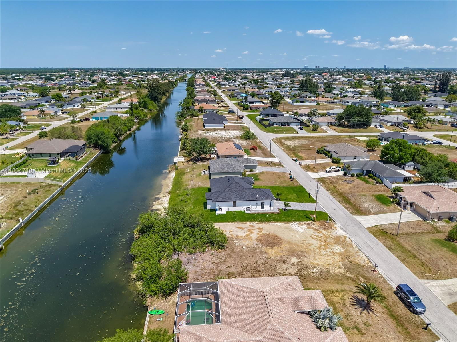 Real estate property located at 323 NE 19th Ter, Lee, Cape Coral, Cape Coral, FL