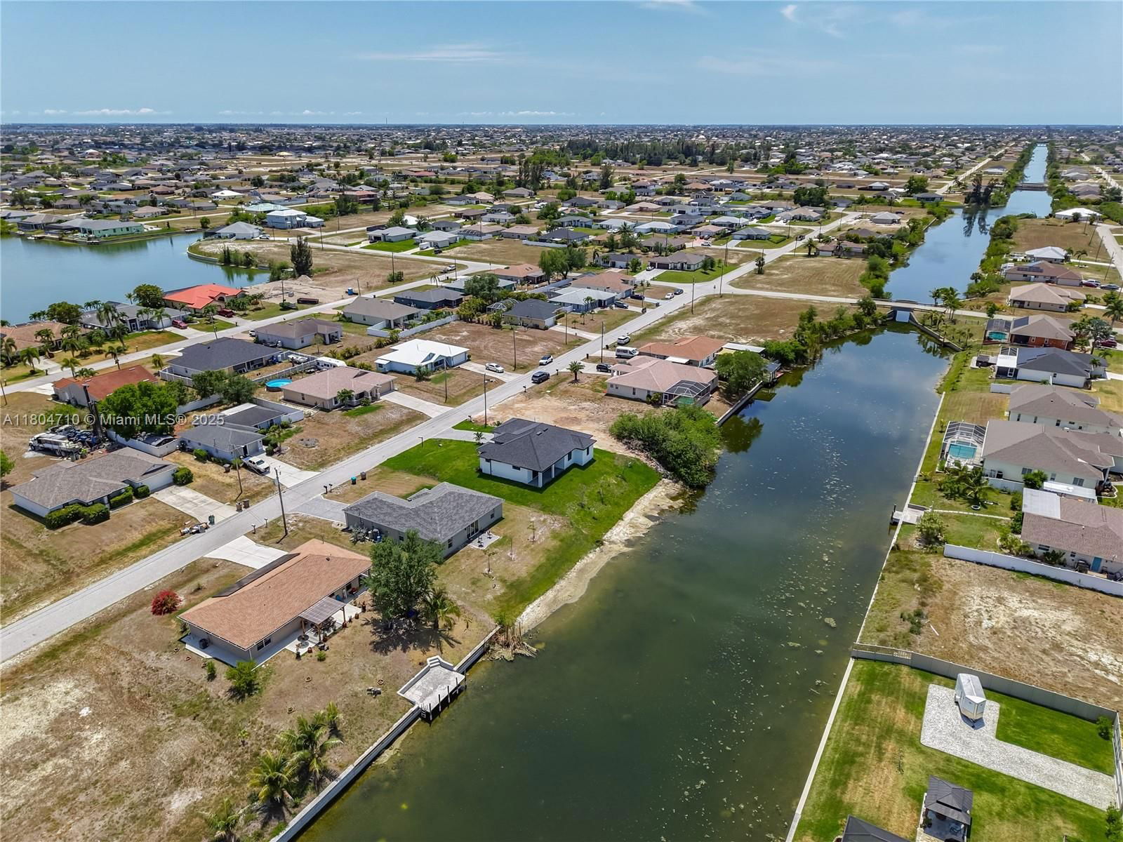 Real estate property located at 323 NE 19th Ter, Lee, Cape Coral, Cape Coral, FL