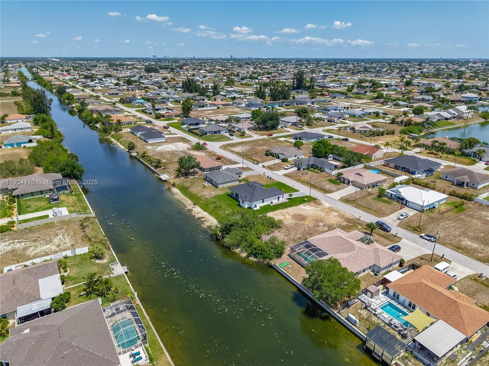 Real estate property located at 323 NE 19th Ter, Lee, Cape Coral, Cape Coral, FL