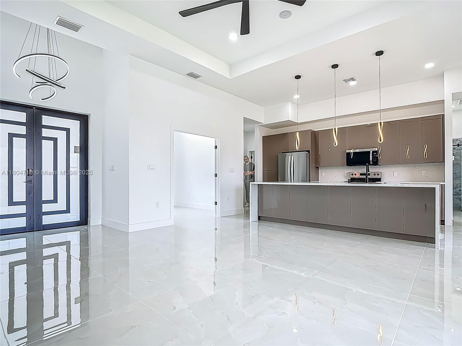 Real estate property located at 323 NE 19th Ter, Lee, Cape Coral, Cape Coral, FL