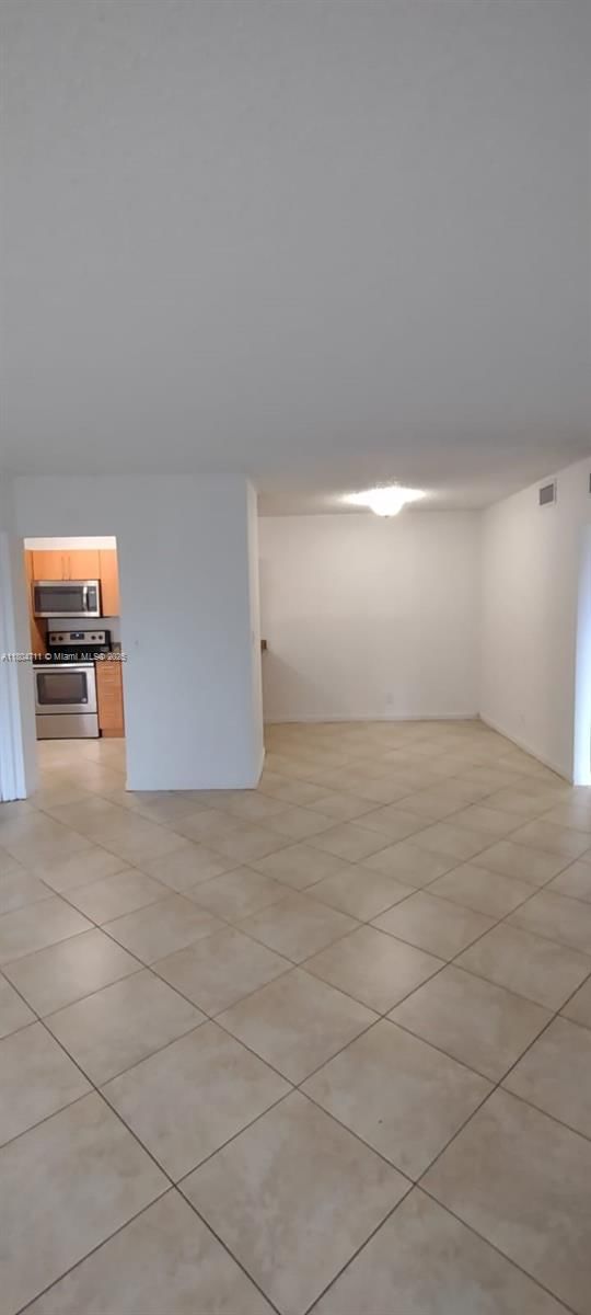 Real estate property located at 4007 University Dr #109, Broward, Sunrise On The Green Cond, Sunrise, FL
