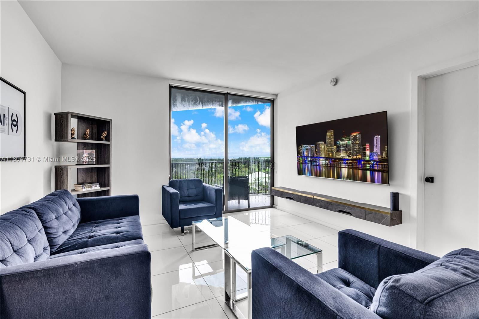 Real estate property located at 5300 Paseo Blvd #810, Miami-dade, 5252 Paseo Condo, Doral, FL