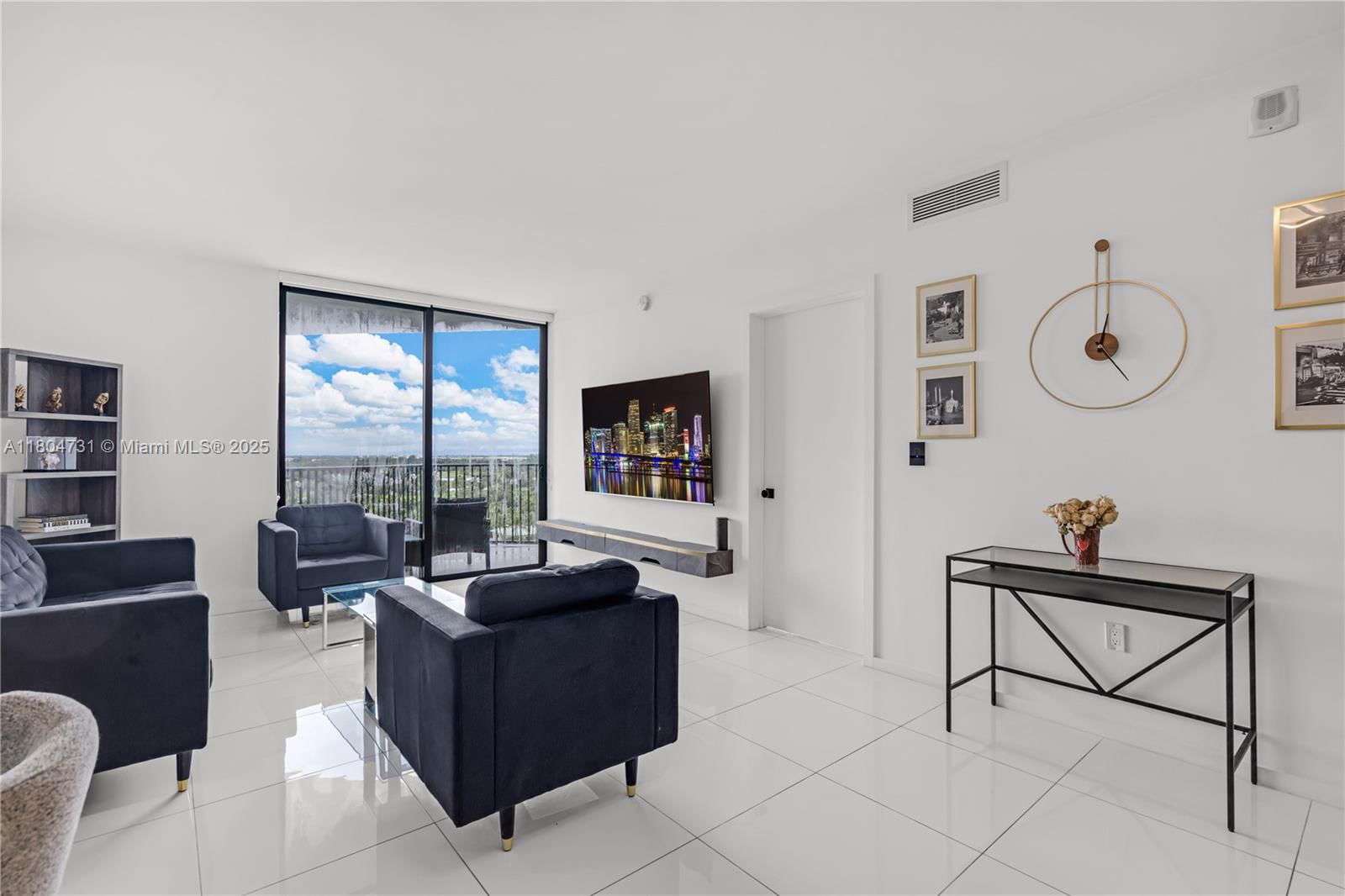 Real estate property located at 5300 Paseo Blvd #810, Miami-dade, 5252 Paseo Condo, Doral, FL