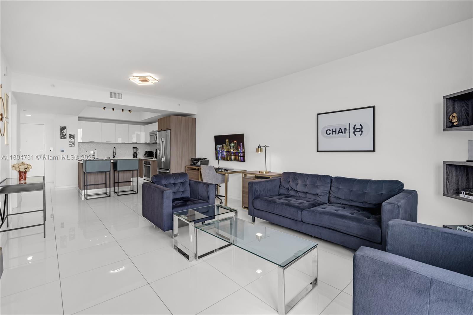Real estate property located at 5300 Paseo Blvd #810, Miami-dade, 5252 Paseo Condo, Doral, FL