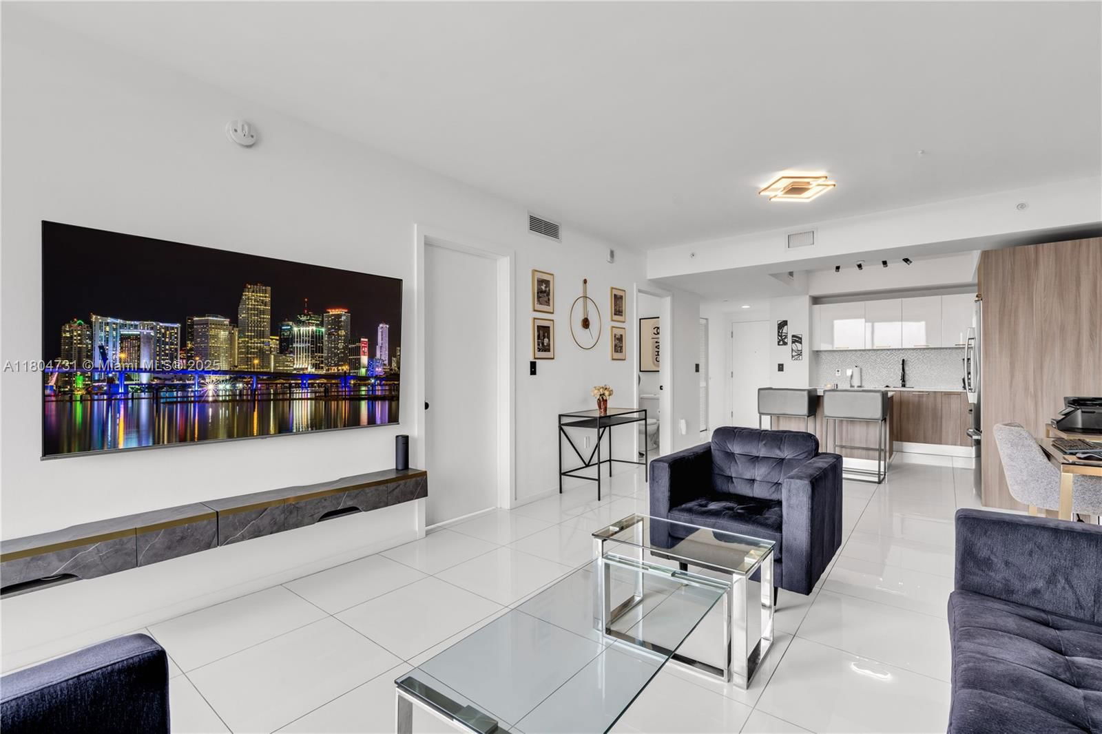 Real estate property located at 5300 Paseo Blvd #810, Miami-dade, 5252 Paseo Condo, Doral, FL