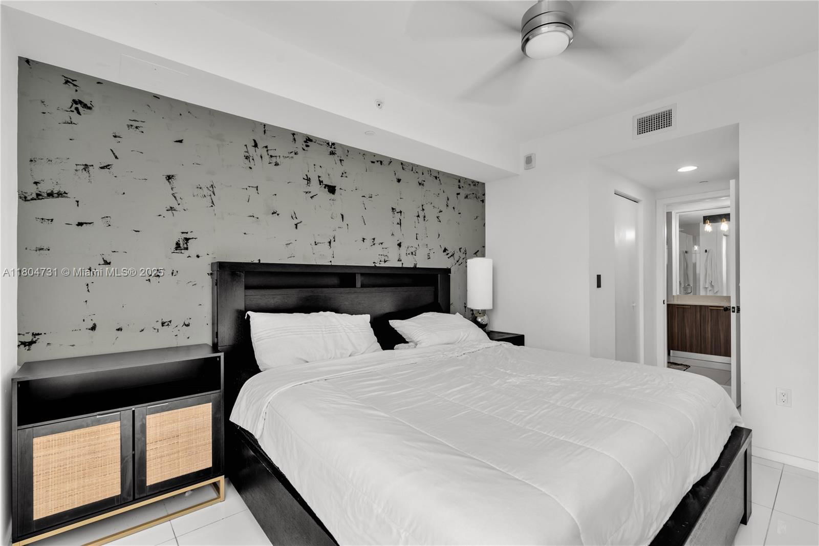 Real estate property located at 5300 Paseo Blvd #810, Miami-dade, 5252 Paseo Condo, Doral, FL