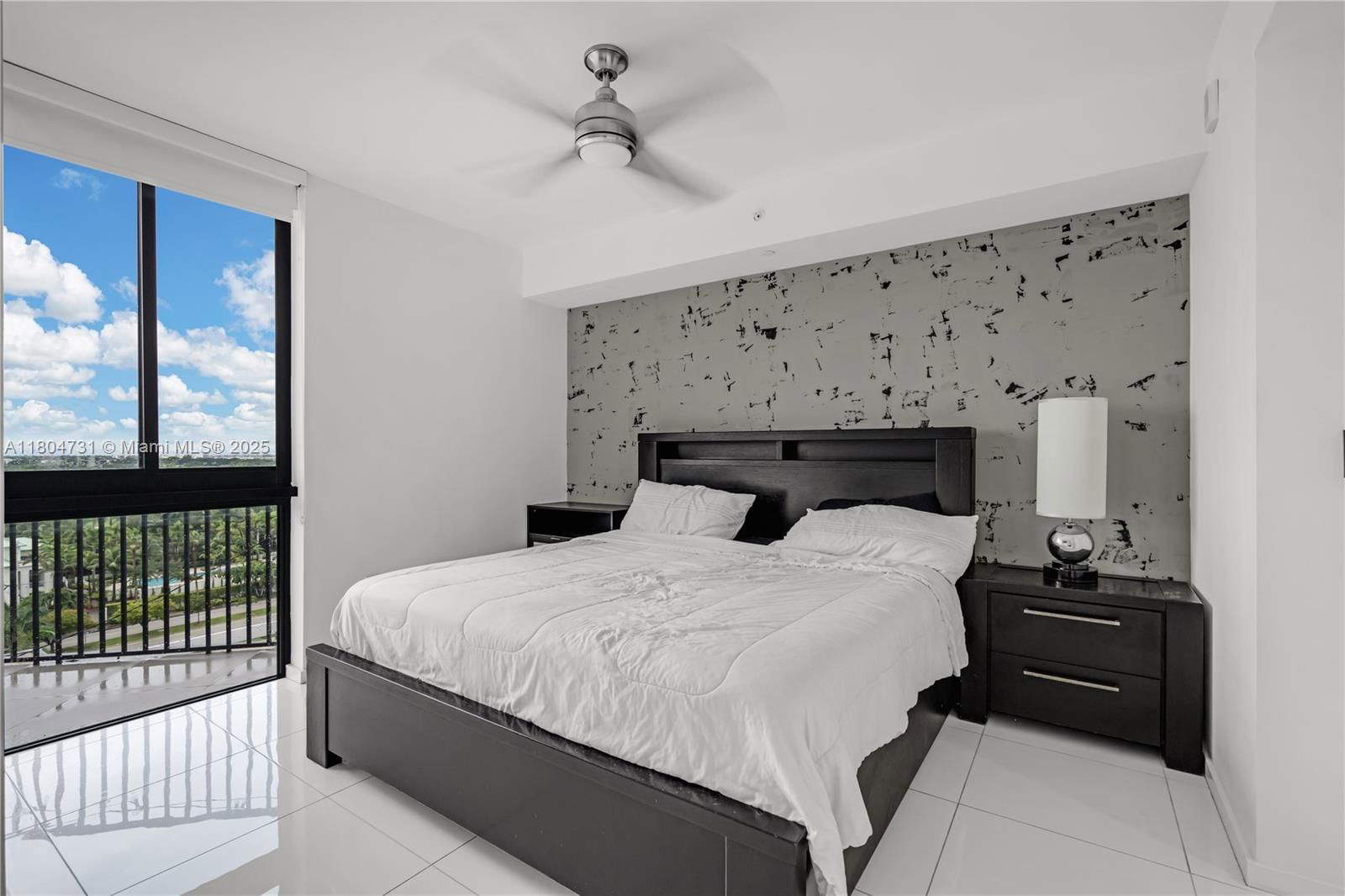 Real estate property located at 5300 Paseo Blvd #810, Miami-dade, 5252 Paseo Condo, Doral, FL