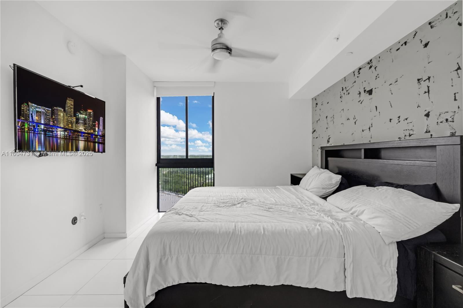 Real estate property located at 5300 Paseo Blvd #810, Miami-dade, 5252 Paseo Condo, Doral, FL