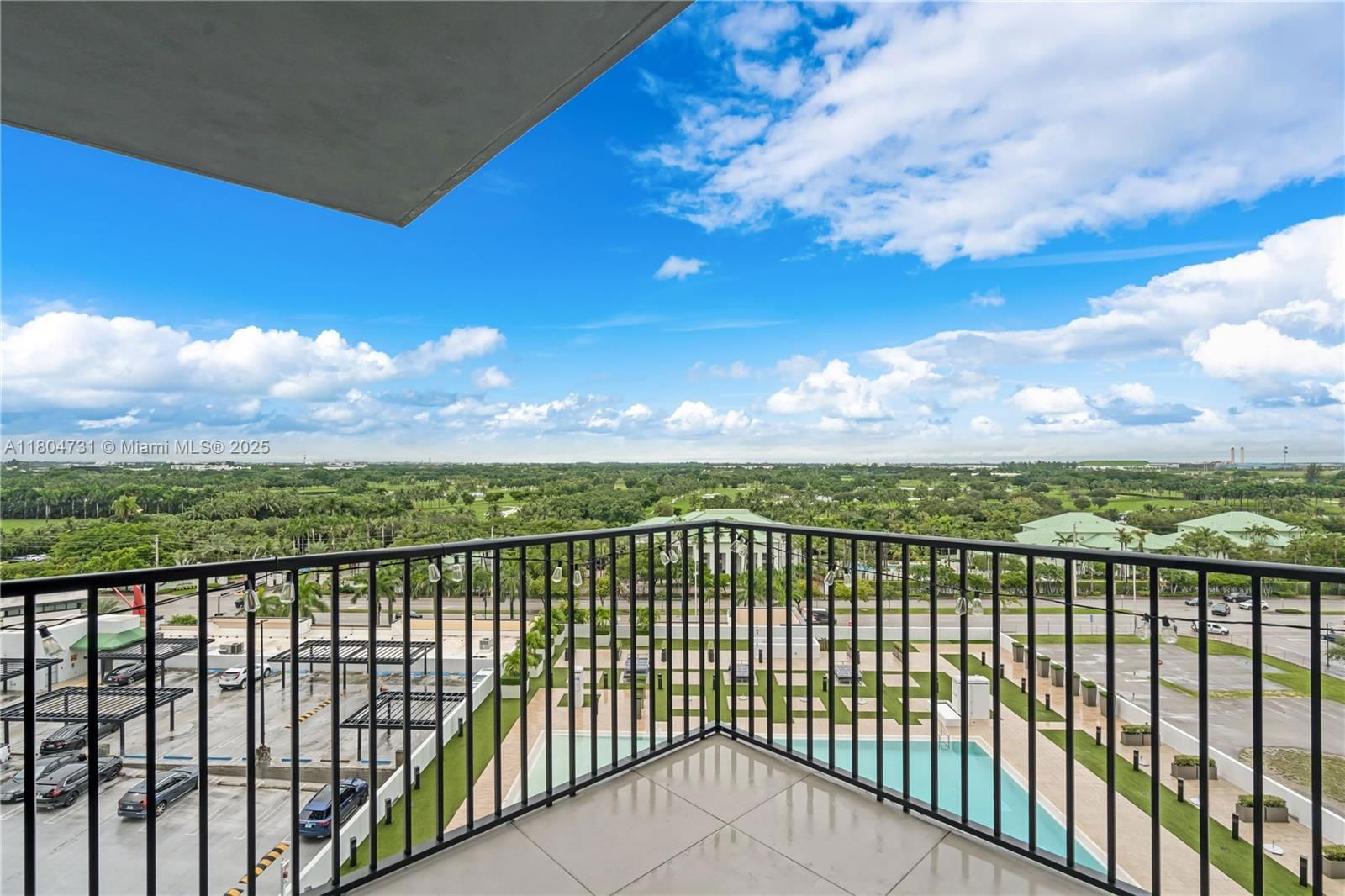 Real estate property located at 5300 Paseo Blvd #810, Miami-dade, 5252 Paseo Condo, Doral, FL