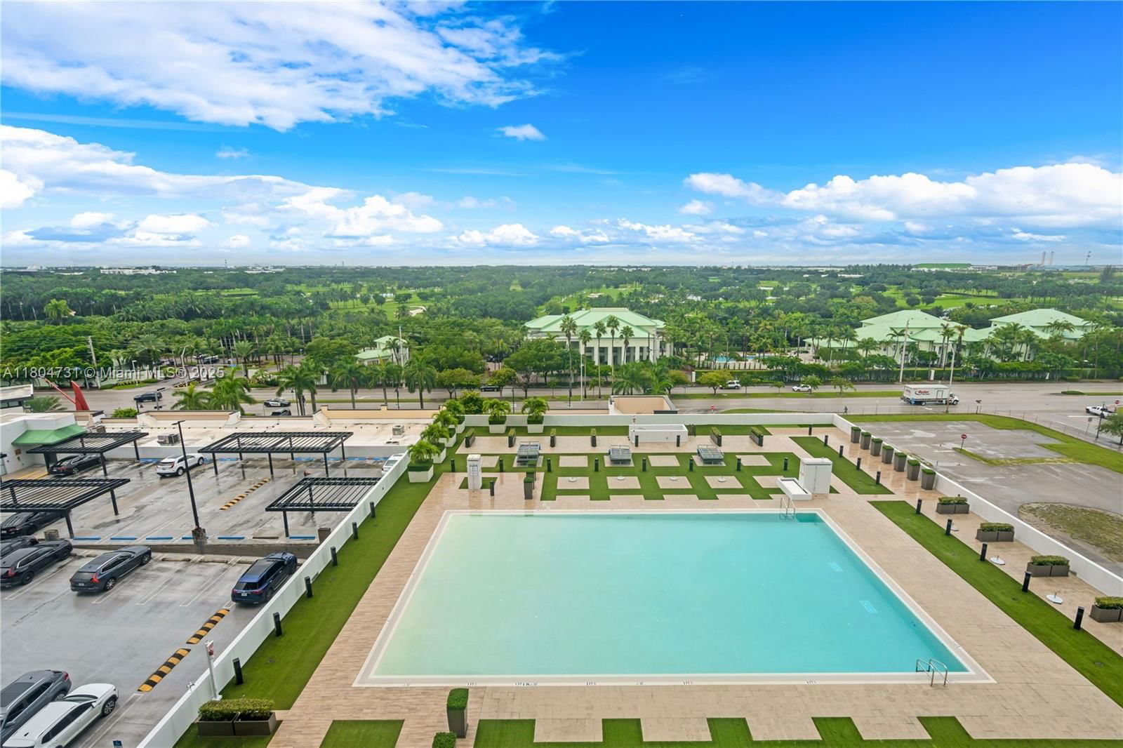 Real estate property located at 5300 Paseo Blvd #810, Miami-dade, 5252 Paseo Condo, Doral, FL